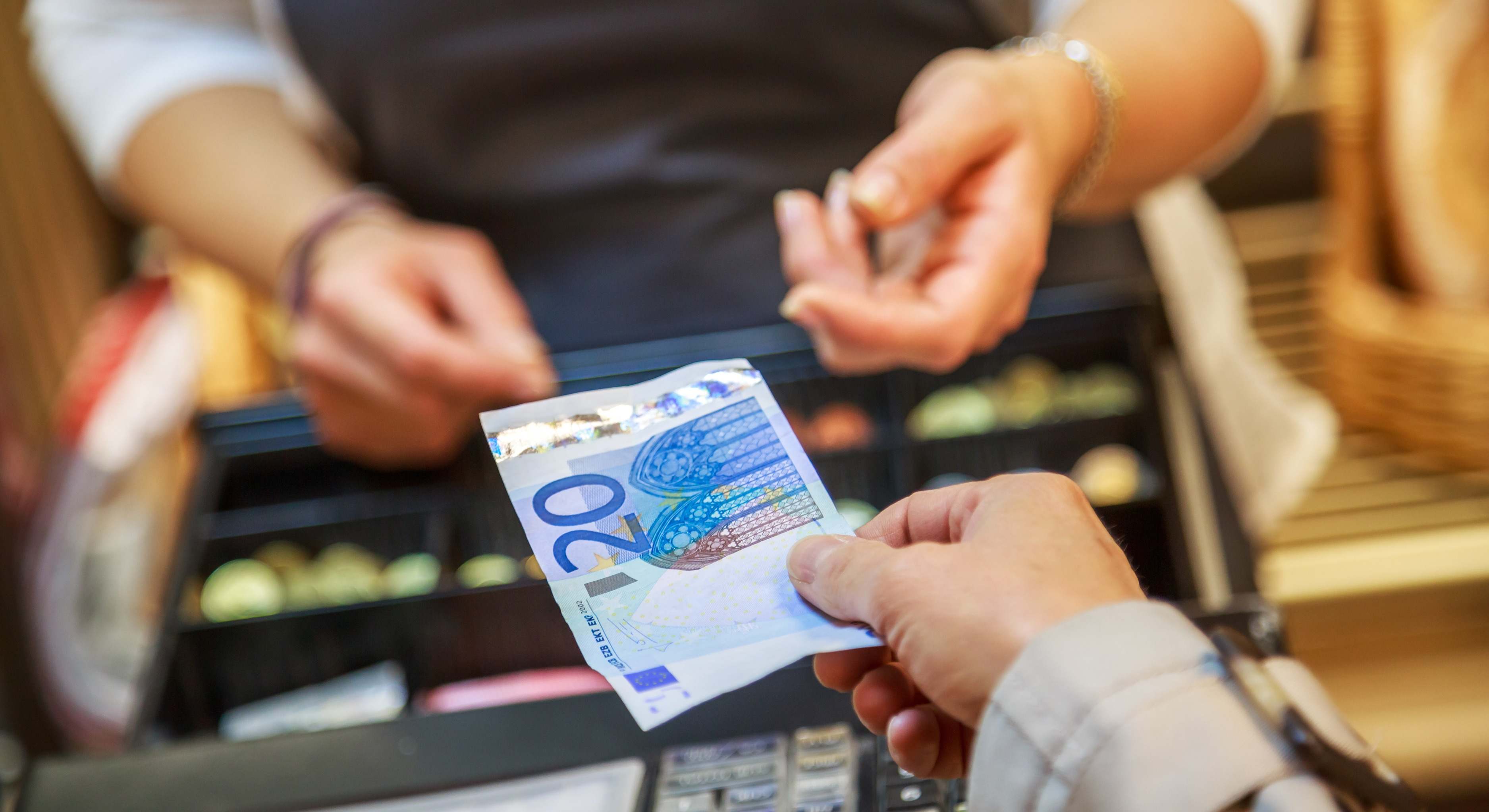 Pago con billete de 20 euros