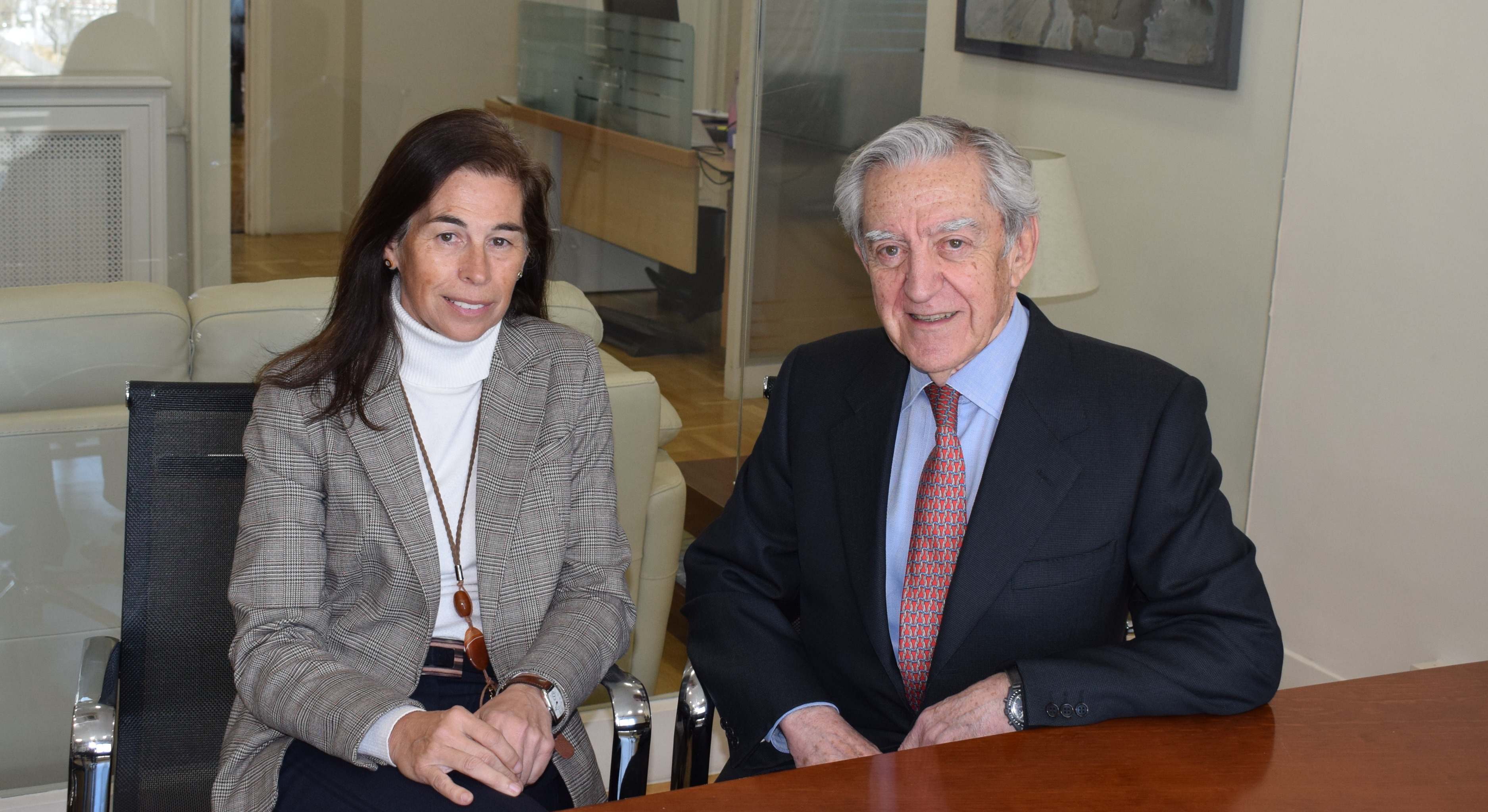 Honorato López Isla y Elena González, fundadores de Delcae.