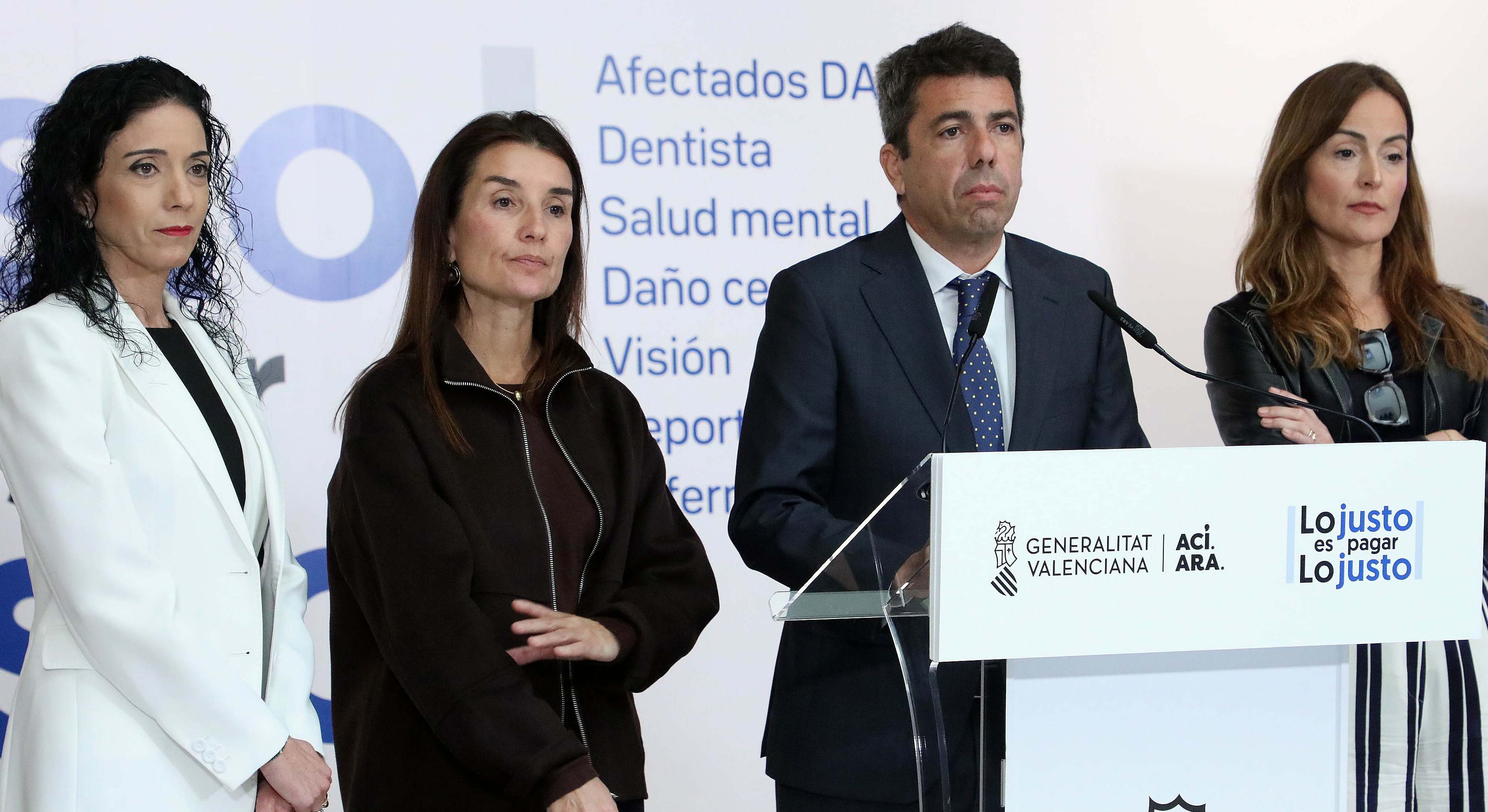 Mazón junto a responsables autonómicos de Hacienda.
