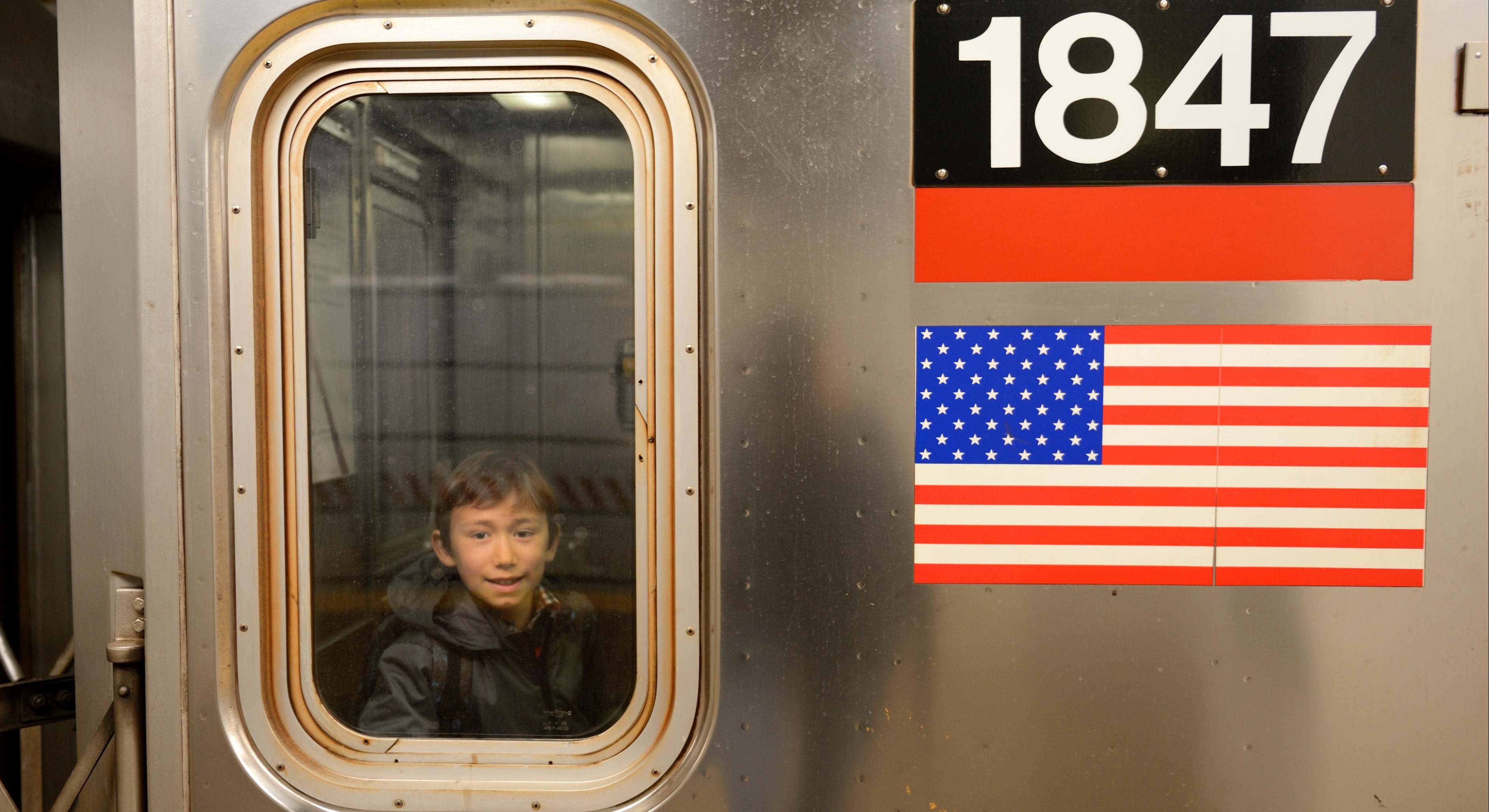 Niño en el metro de Nueva York