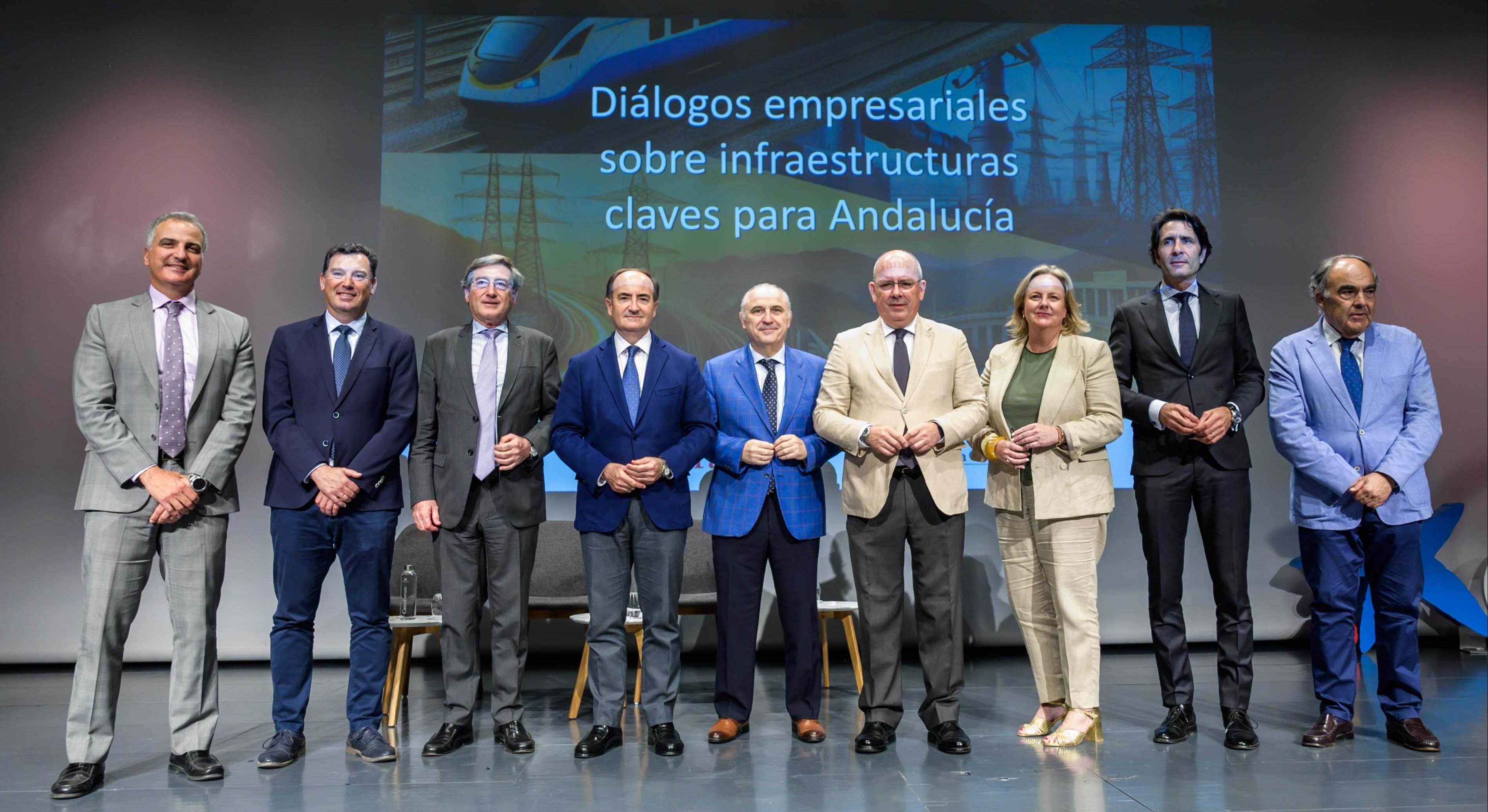 Representantes de empresas e instituciones en el foro del Consejo Andaluz de Cámaras.
