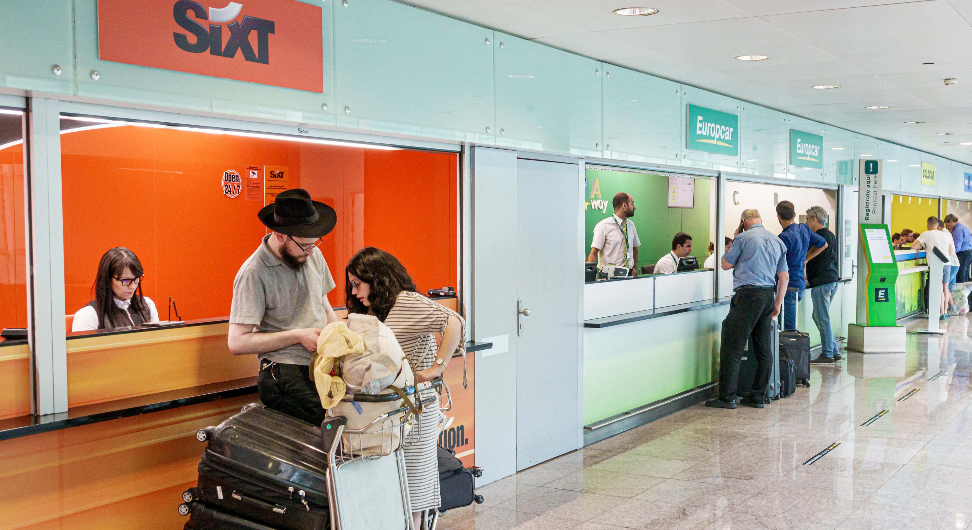 Mostrador de alquiladores en un aeropuerto
