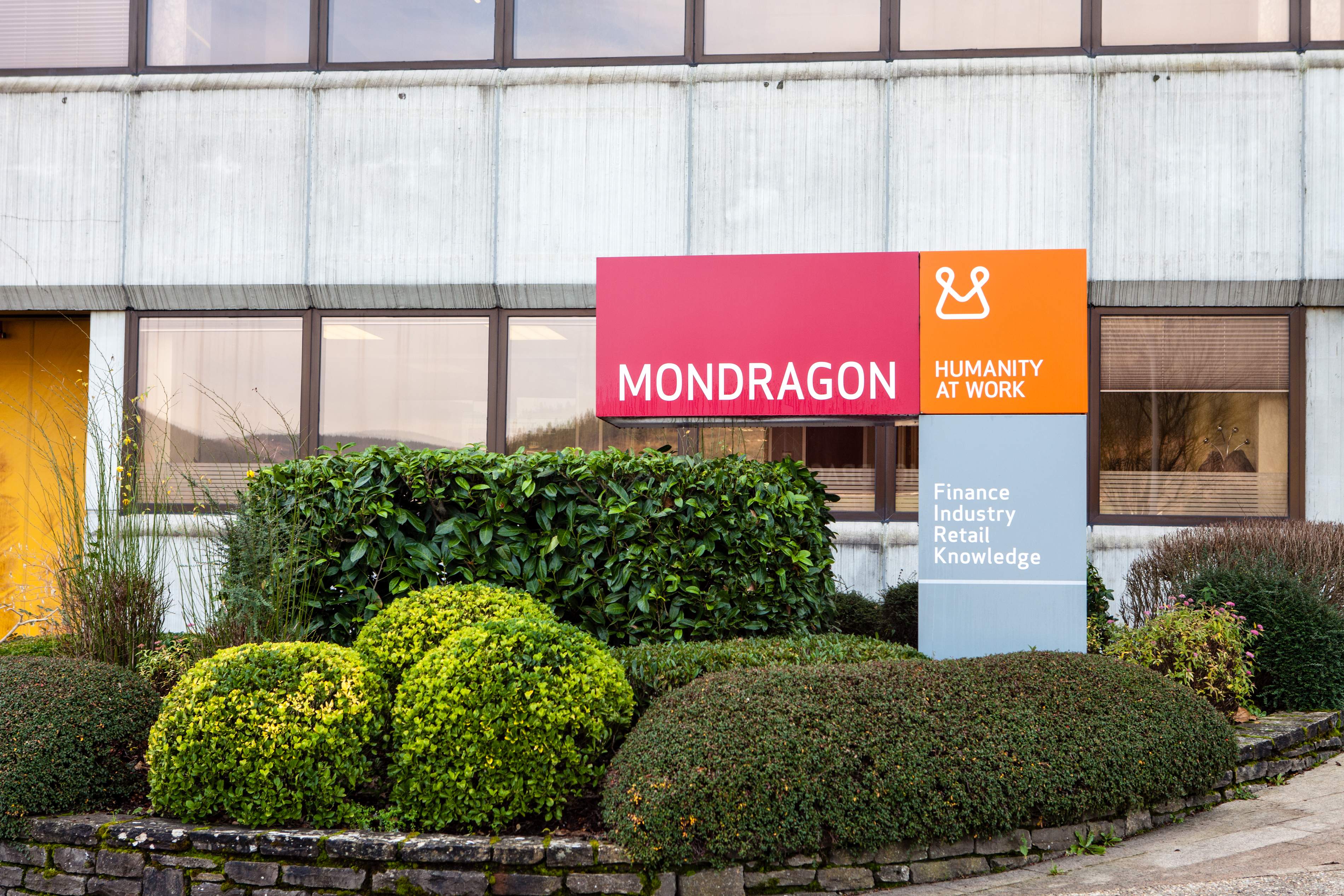 mondragon.jpg
