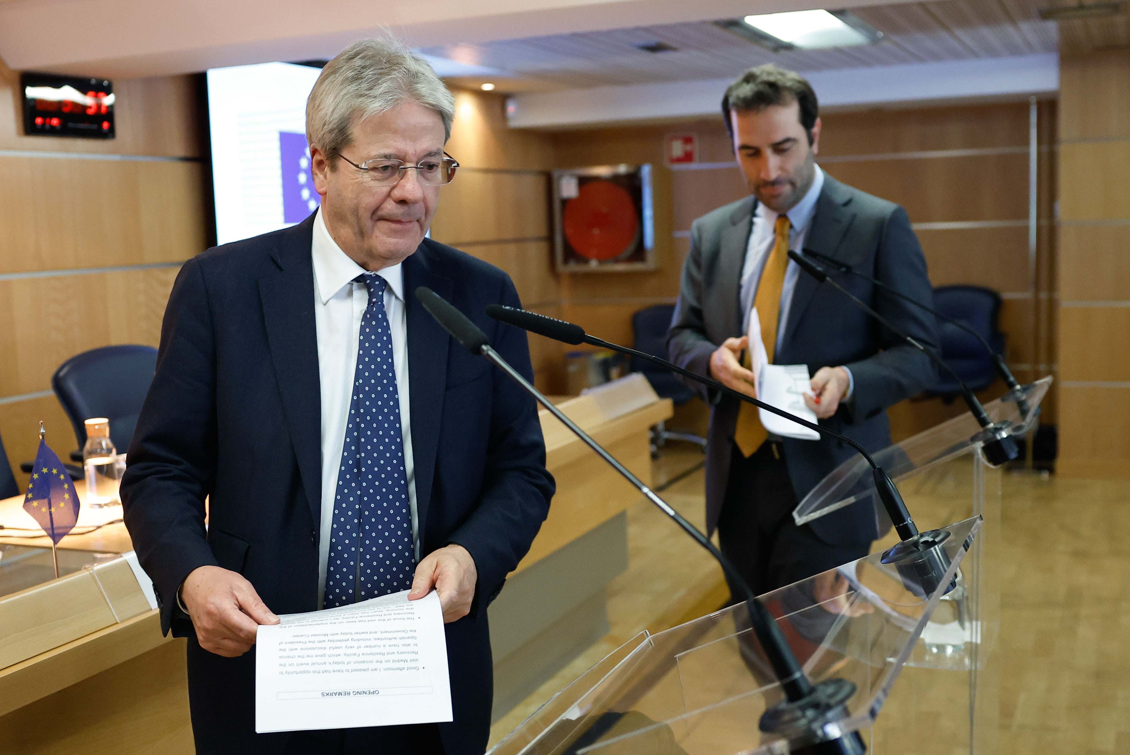 El Ministro de Economía, Carlos Cuerpo , y el Comisario Europeo, Paolo Gentiloni. efe