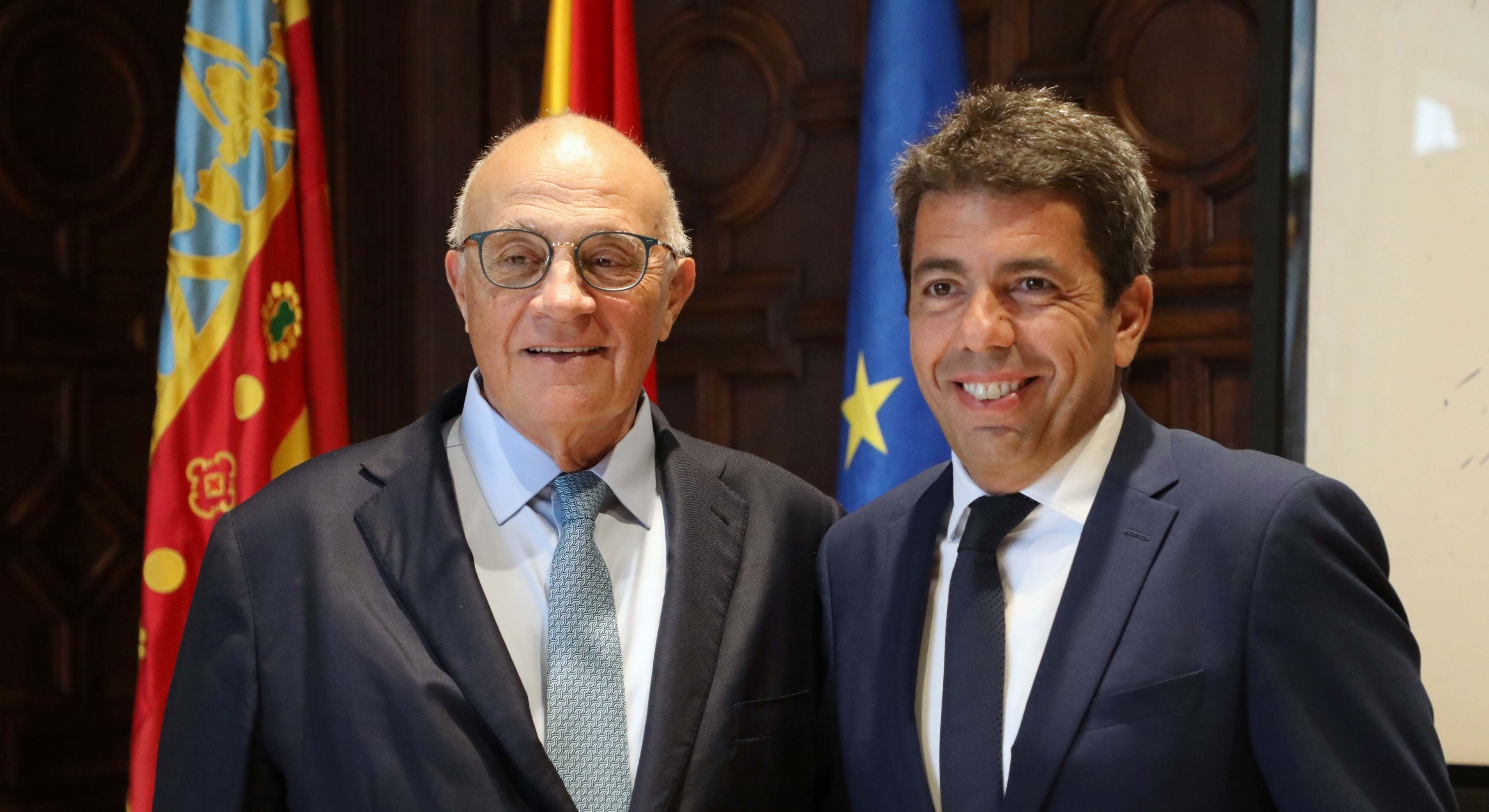Josep Oliu, con el presidente valenciano Carlos Mazón.