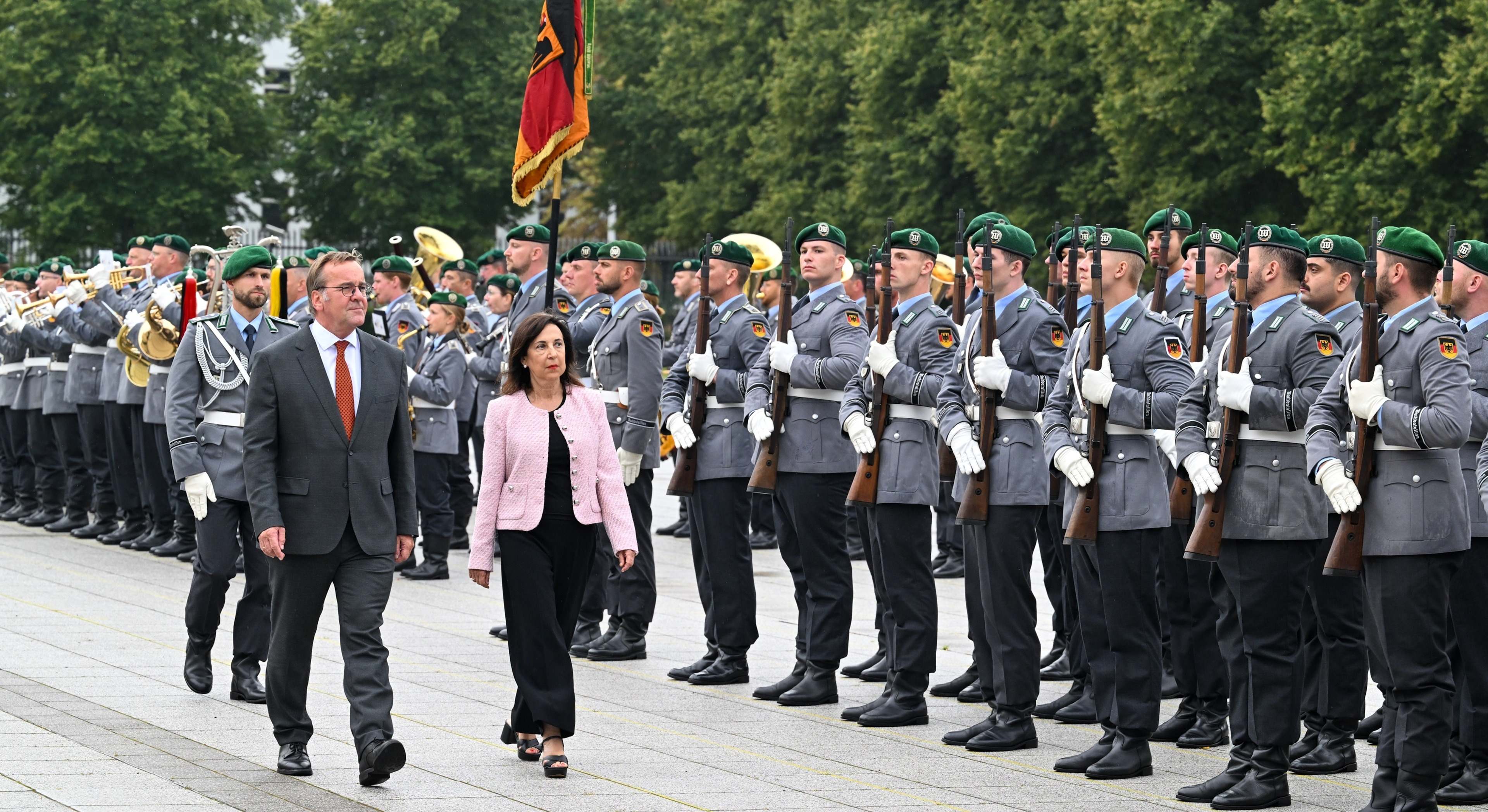 EuropaPress_6919369_ministra_defensa_margarita_robles_homologo_aleman_boris_pistorius_berlin
