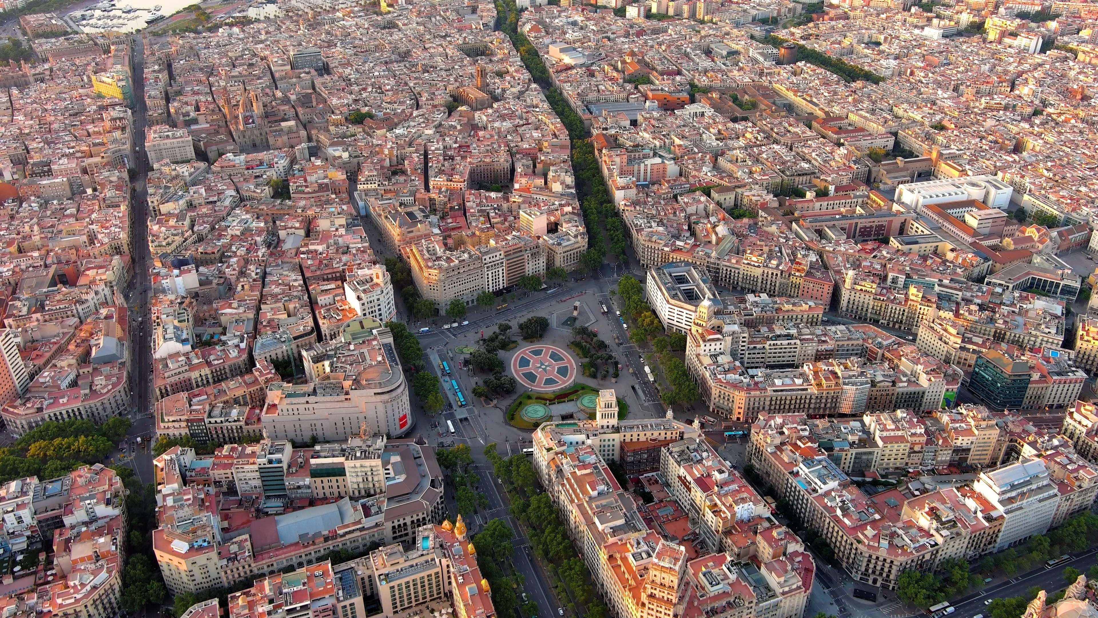 Vista aérea de Plaza Cataluña en Barcelona, España