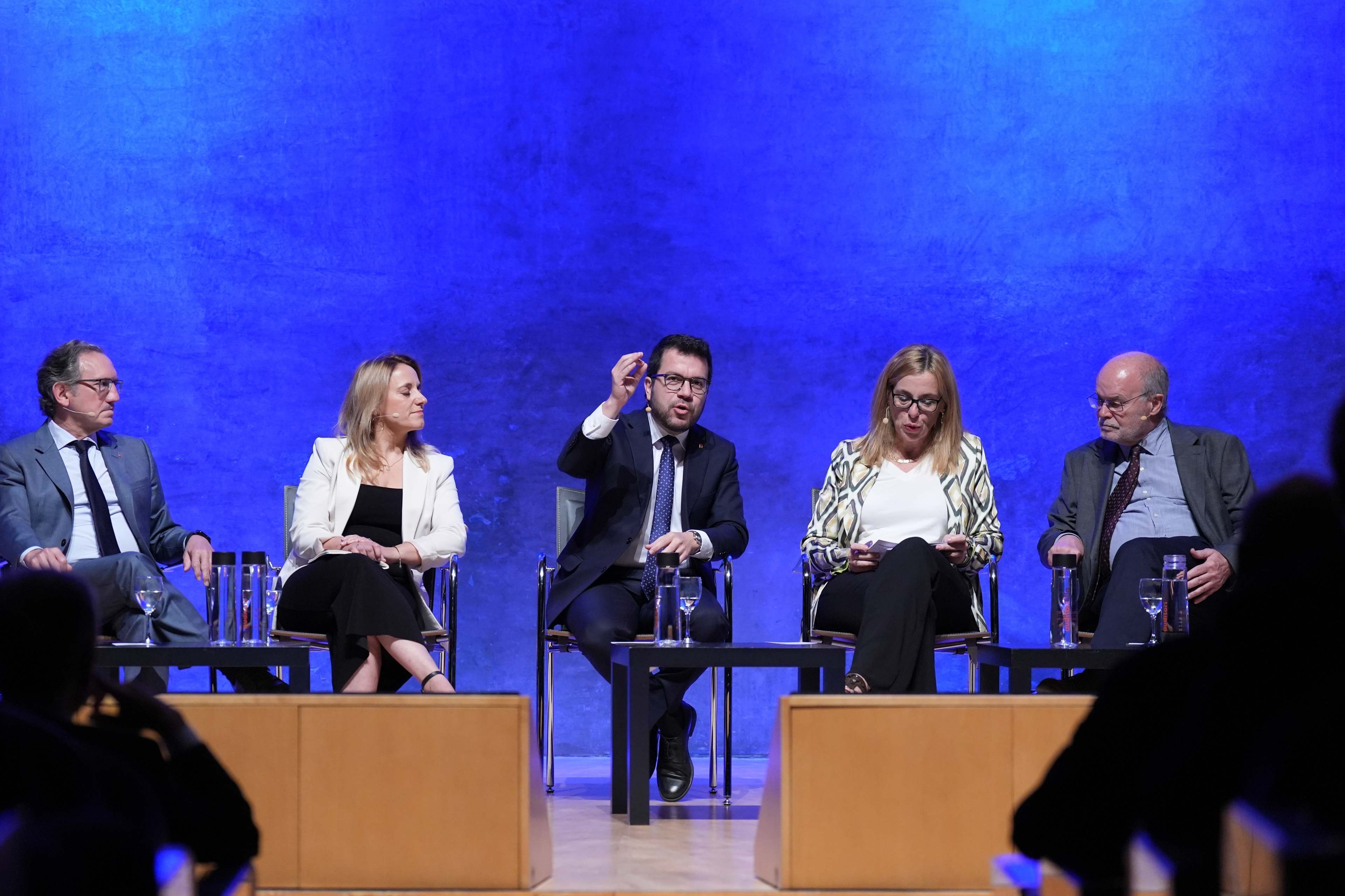De izquierda a derecha: Jaume Giró, Natàlia Mas, Pere Aragonès y Manel Castells. EP