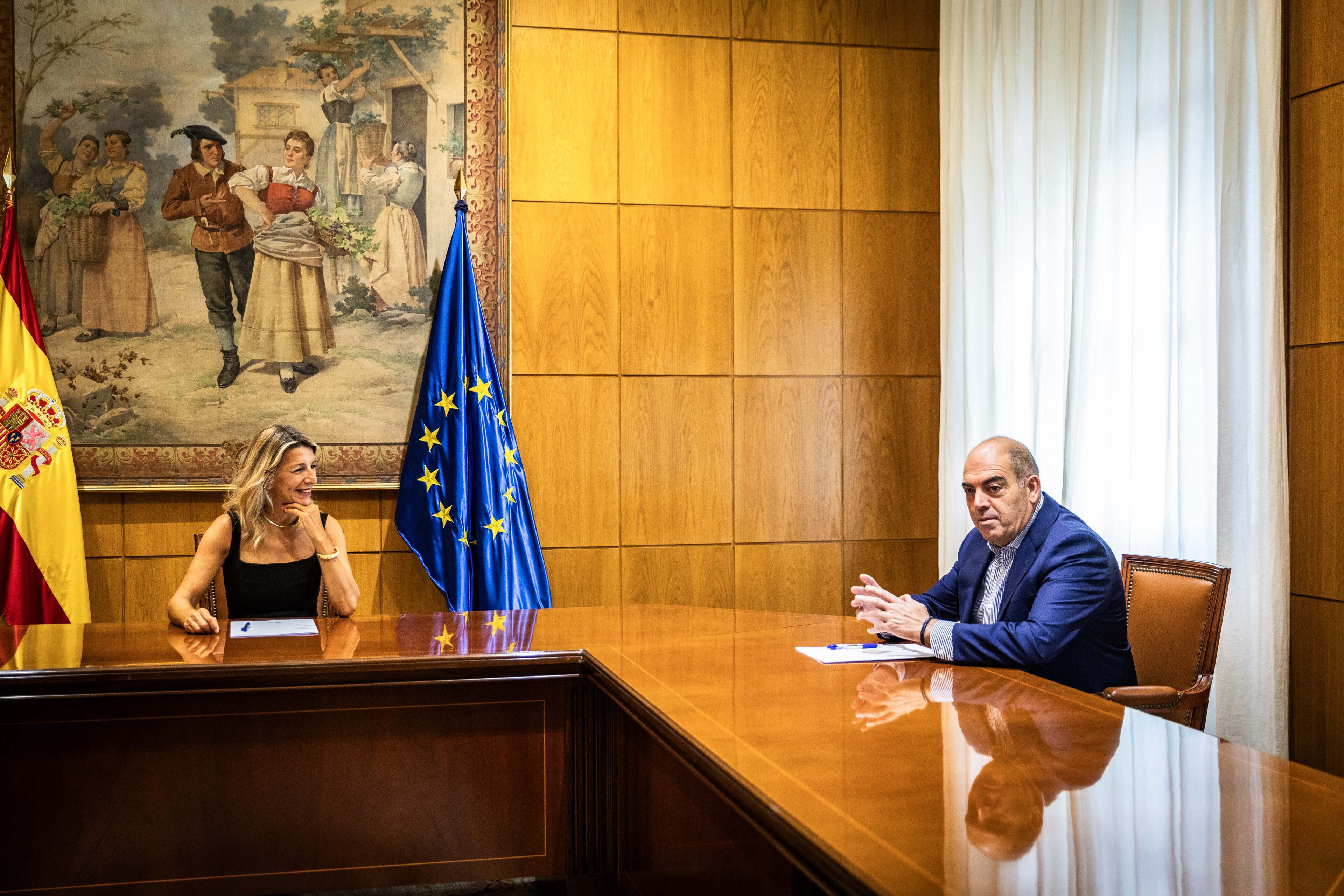 La ministra de Trabajo, Yolanda Díaz y el presidente de ATA, Lorenzo Amor