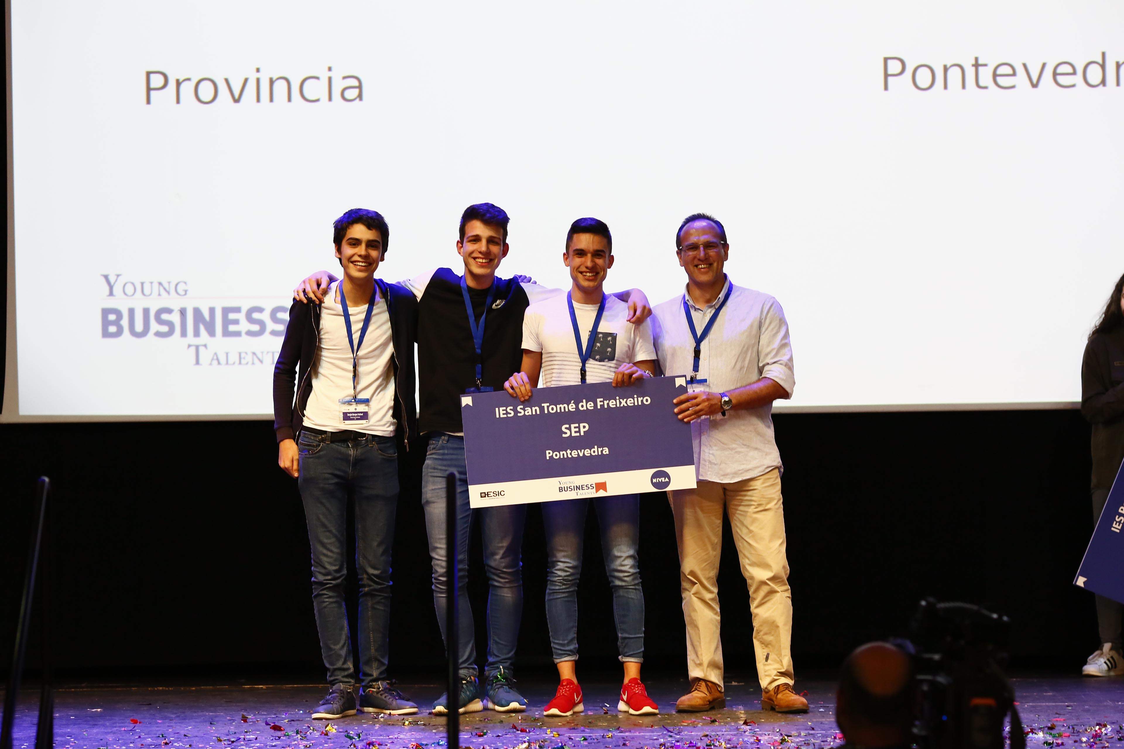 Equipo-ganador-Final-internacional-YBT.JPG