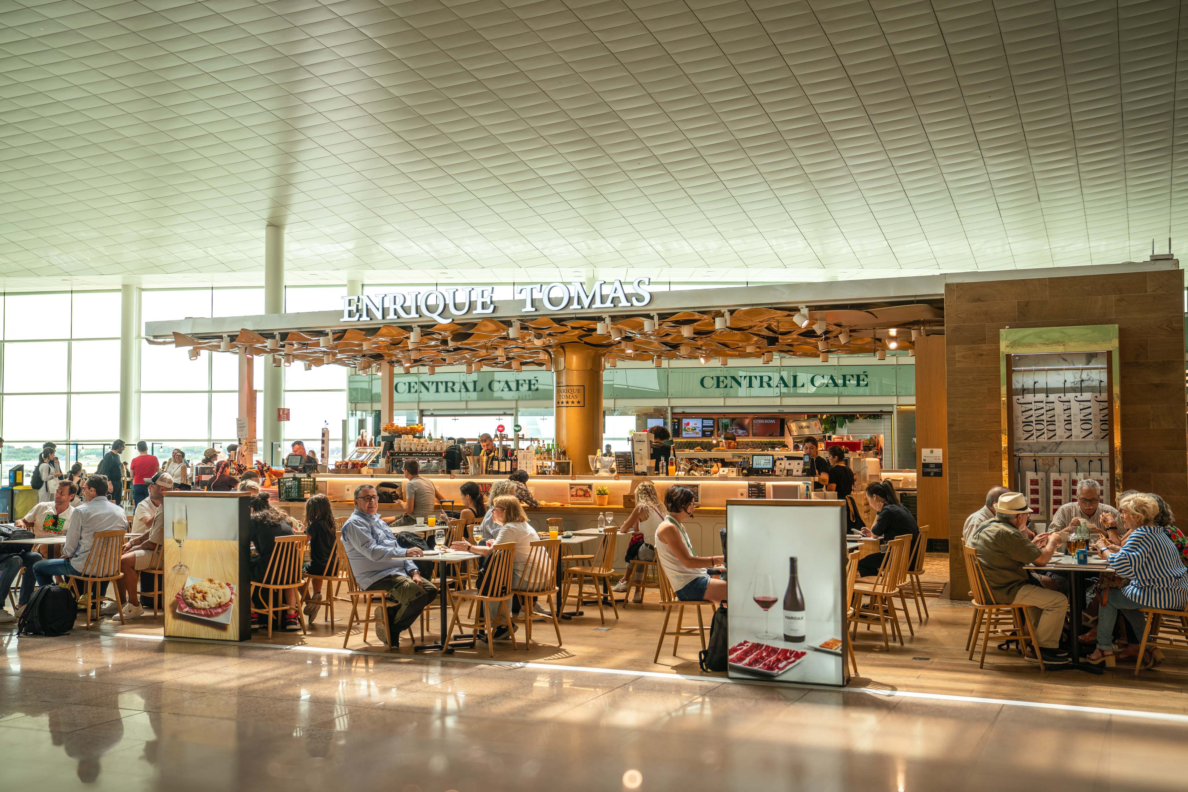Tienda de Enrique Tomás en el aeropuerto de Barcelona. EE