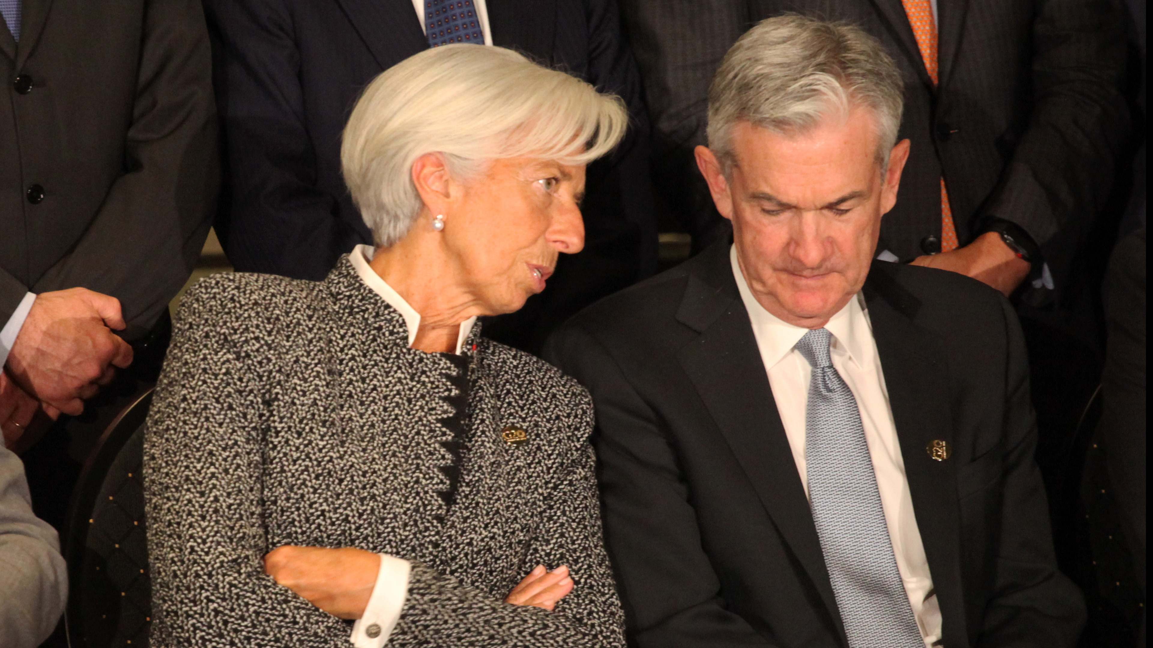 Jerome Powell y Janet Yellen conversan