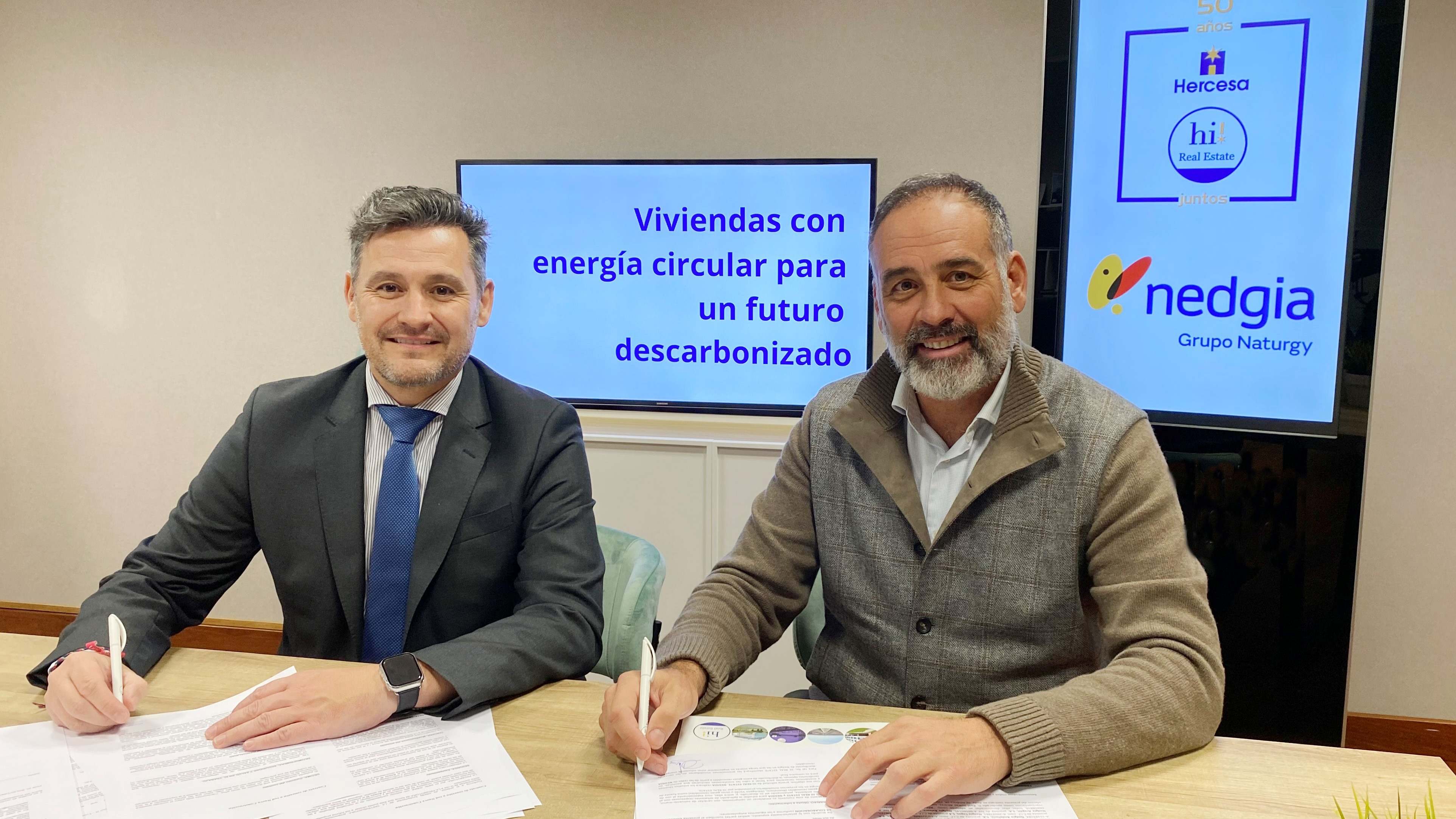 Firma del acuerdo entre Nedgia y Hi Real State.