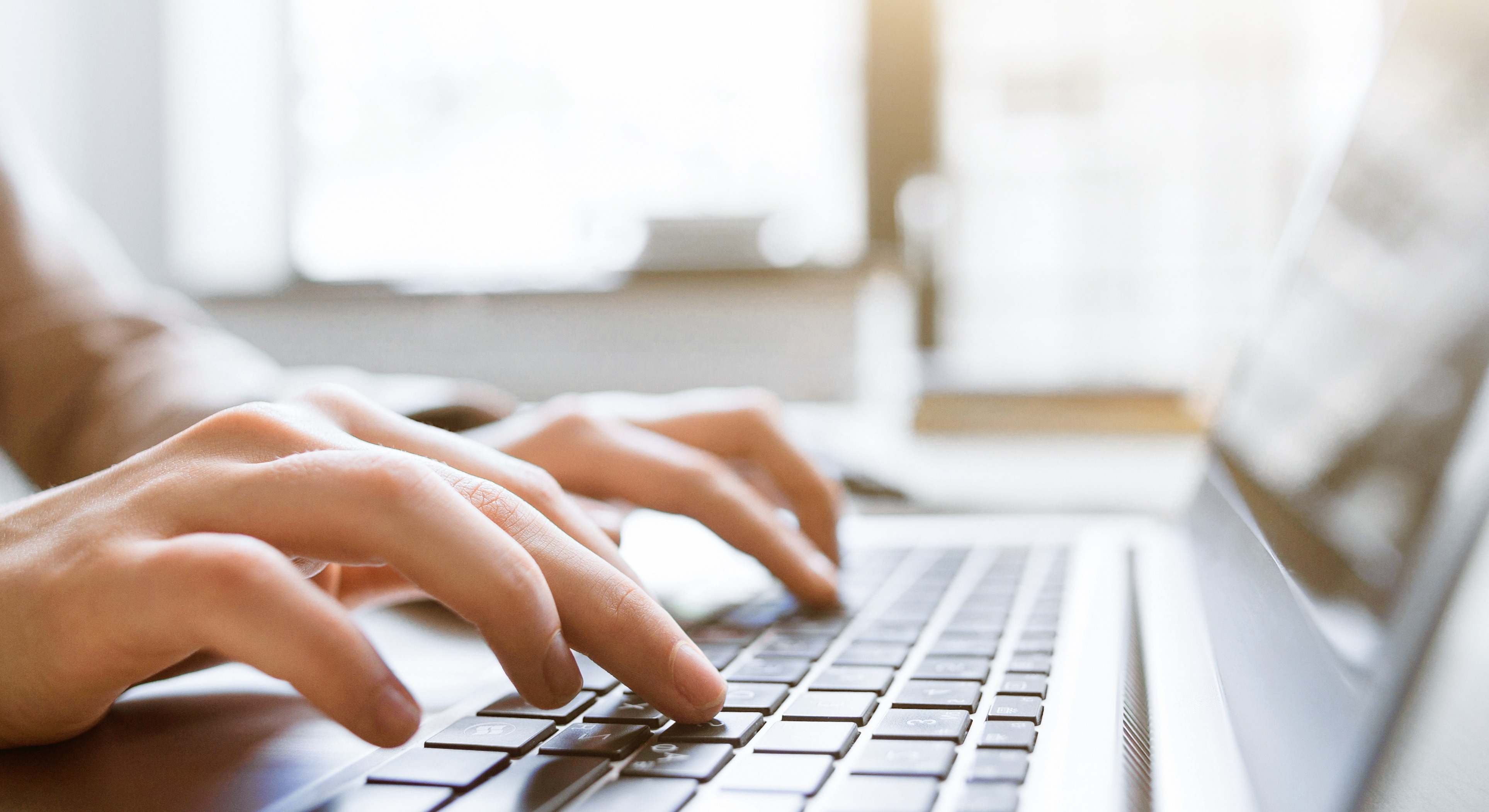 Consulta en un ordenador portátil. / Foto: iStock
