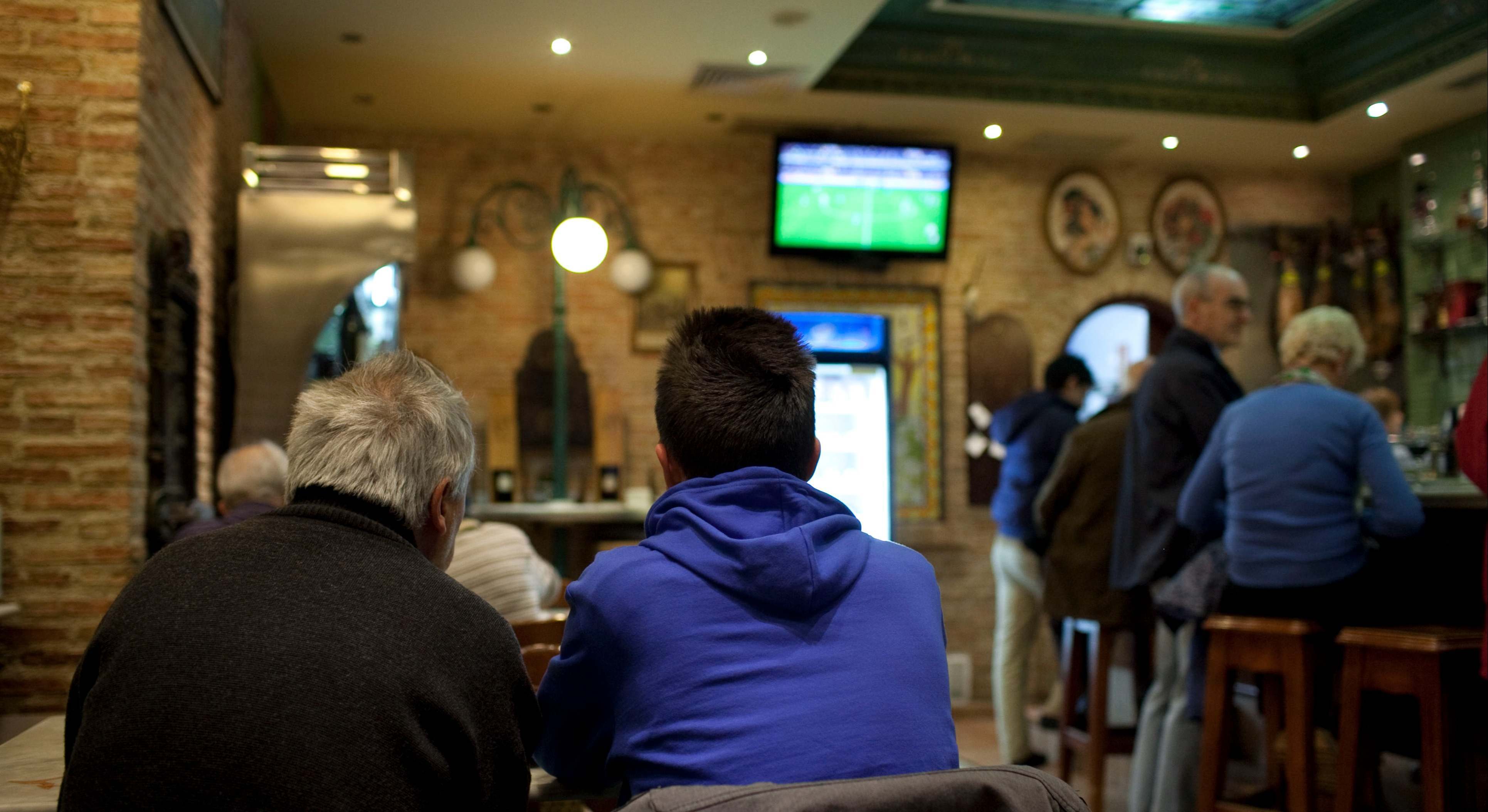 La mitad de los españoles reconoce que verá la Eurocopa en un bar.