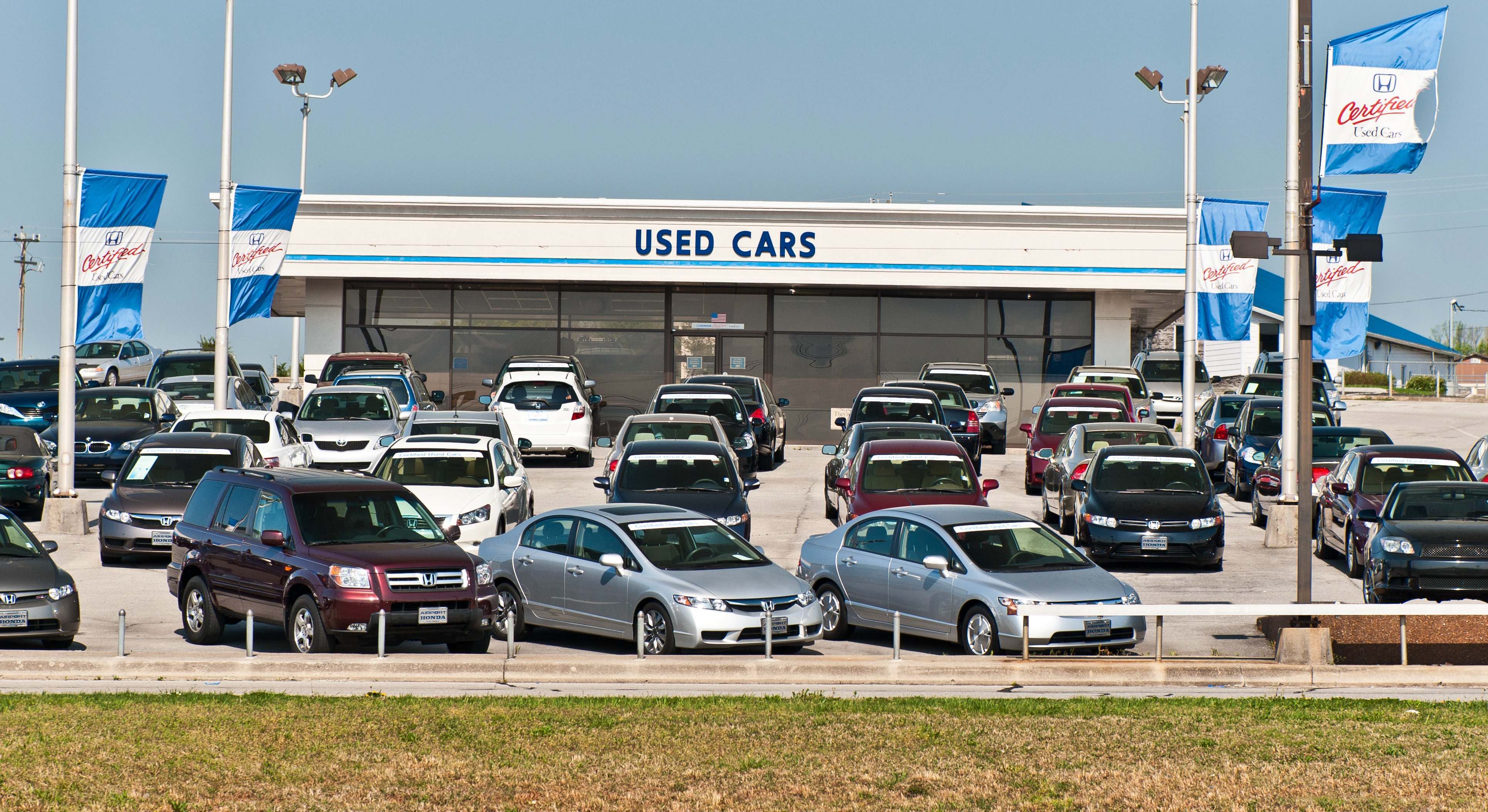 Concesionario de coches de segunda mano en EEUU