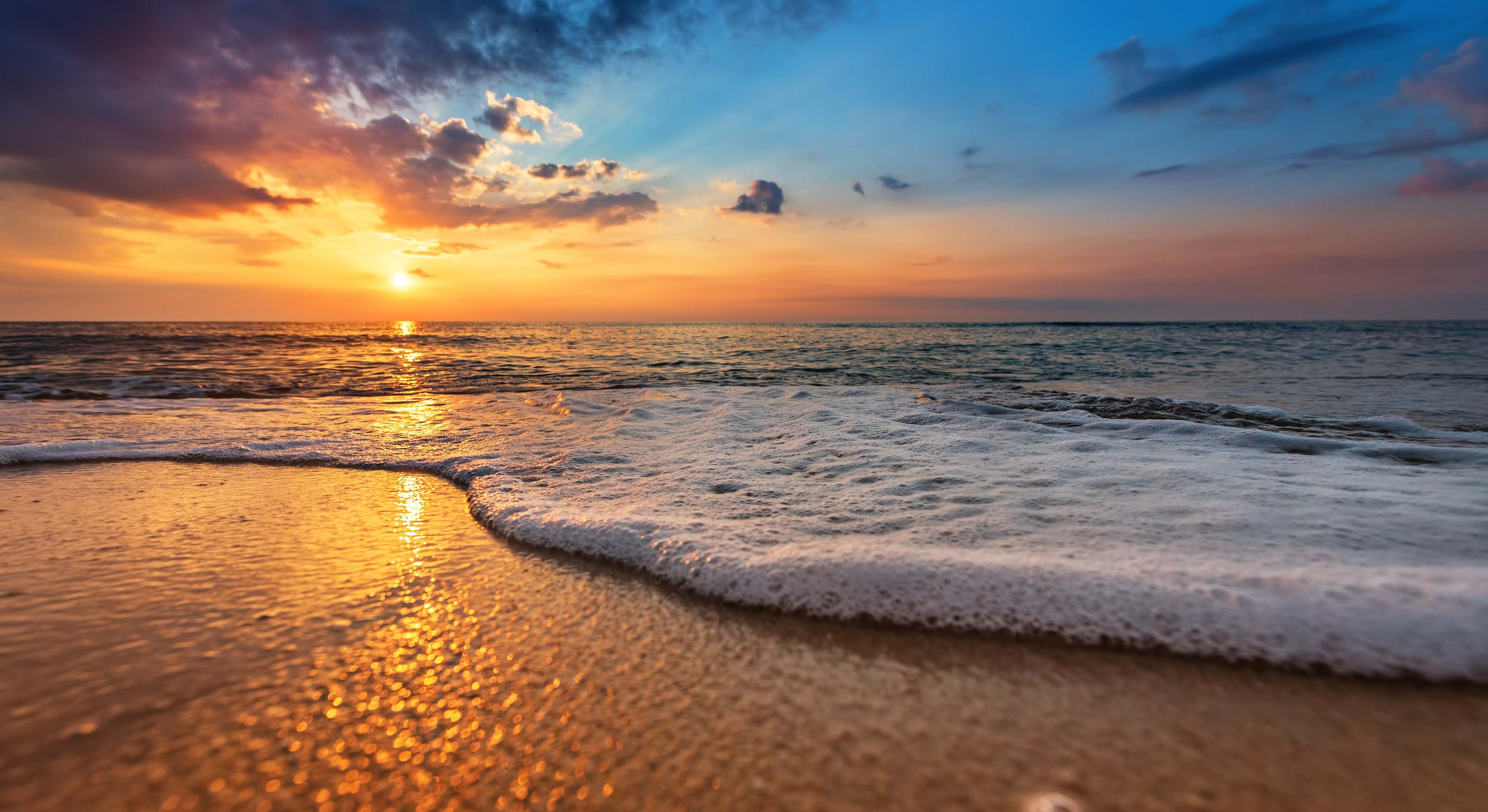 Atardecer de invierno en una playa española. / Foto: iStock