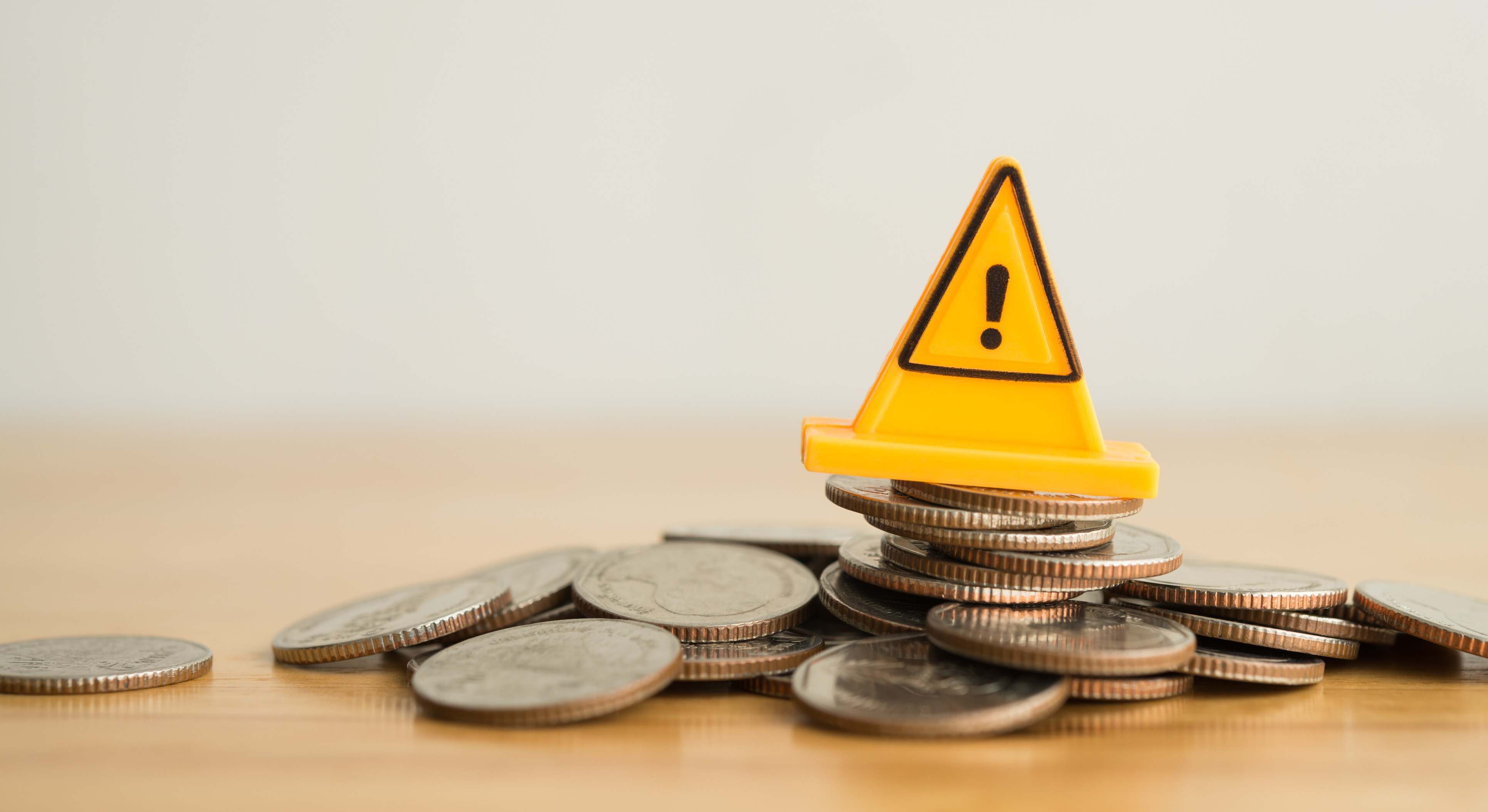 Señal de advertencia sobre dinero