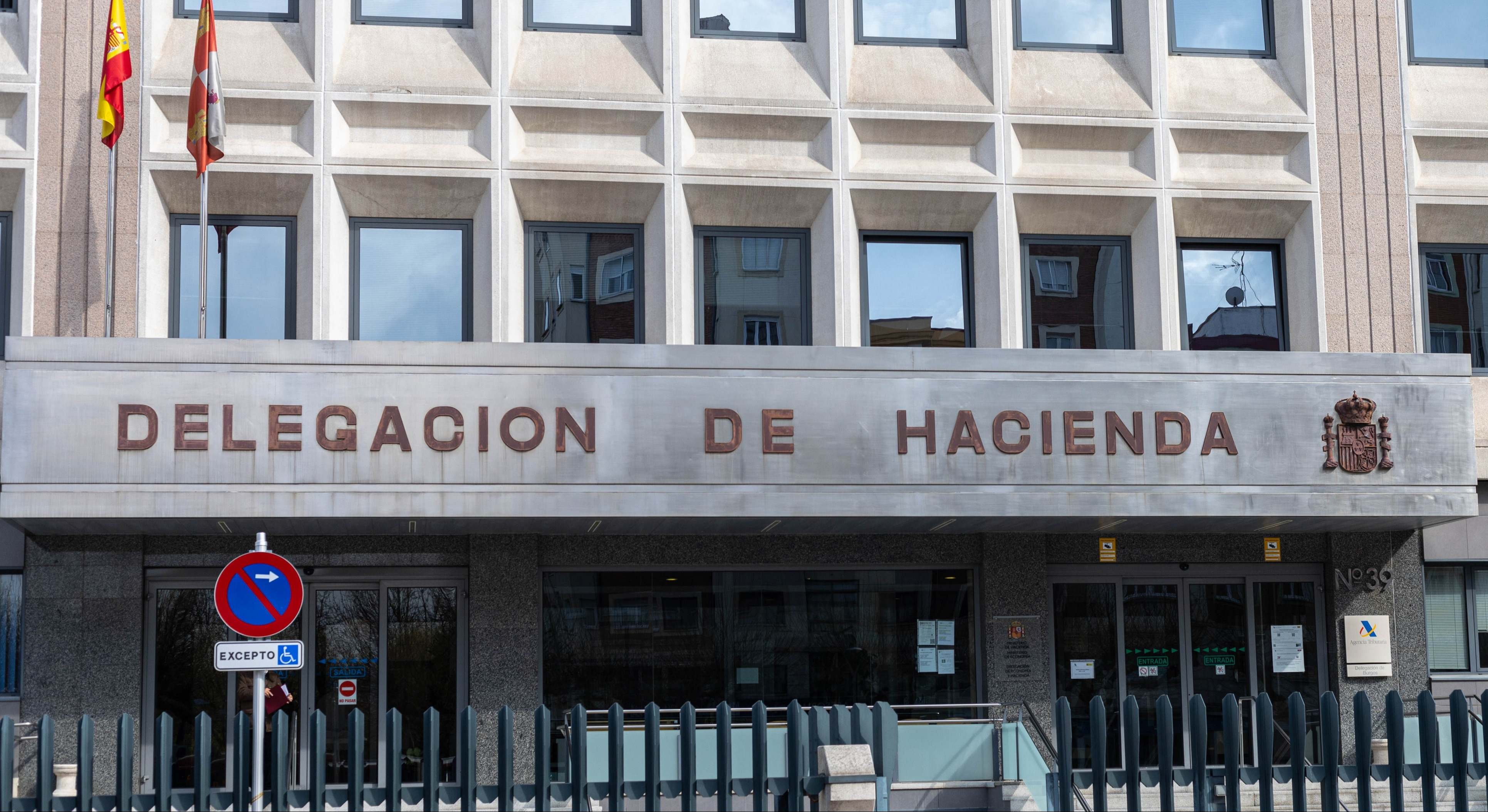 Fachada de la Delegación de Hacienda. / Foto: iStock