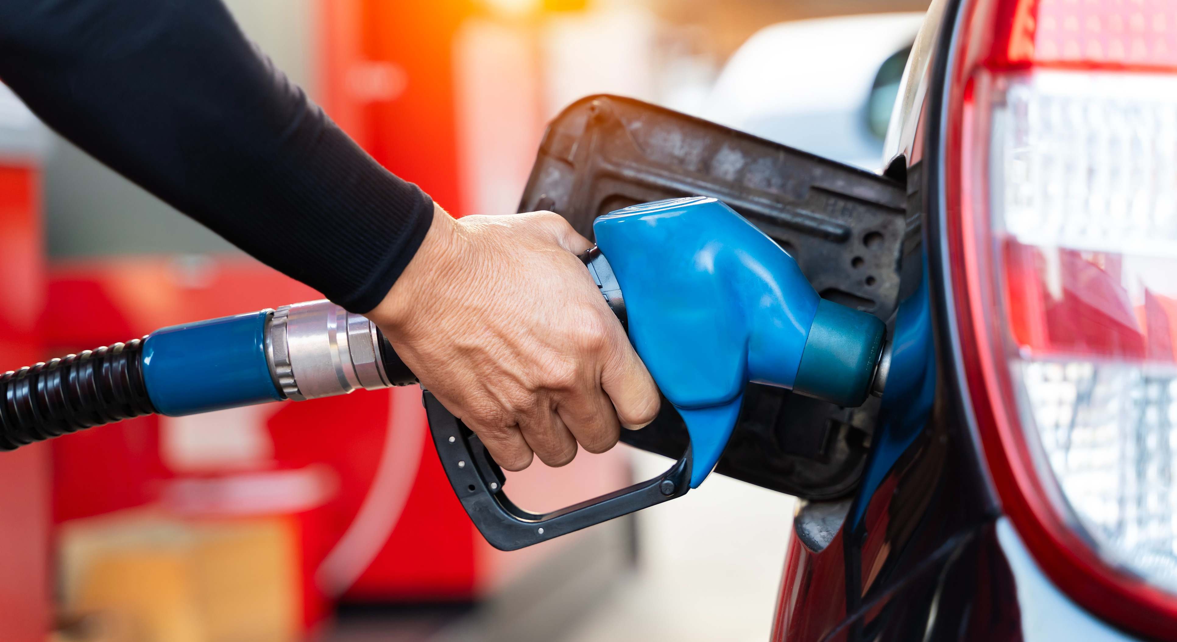 Repostando en una gasolinera