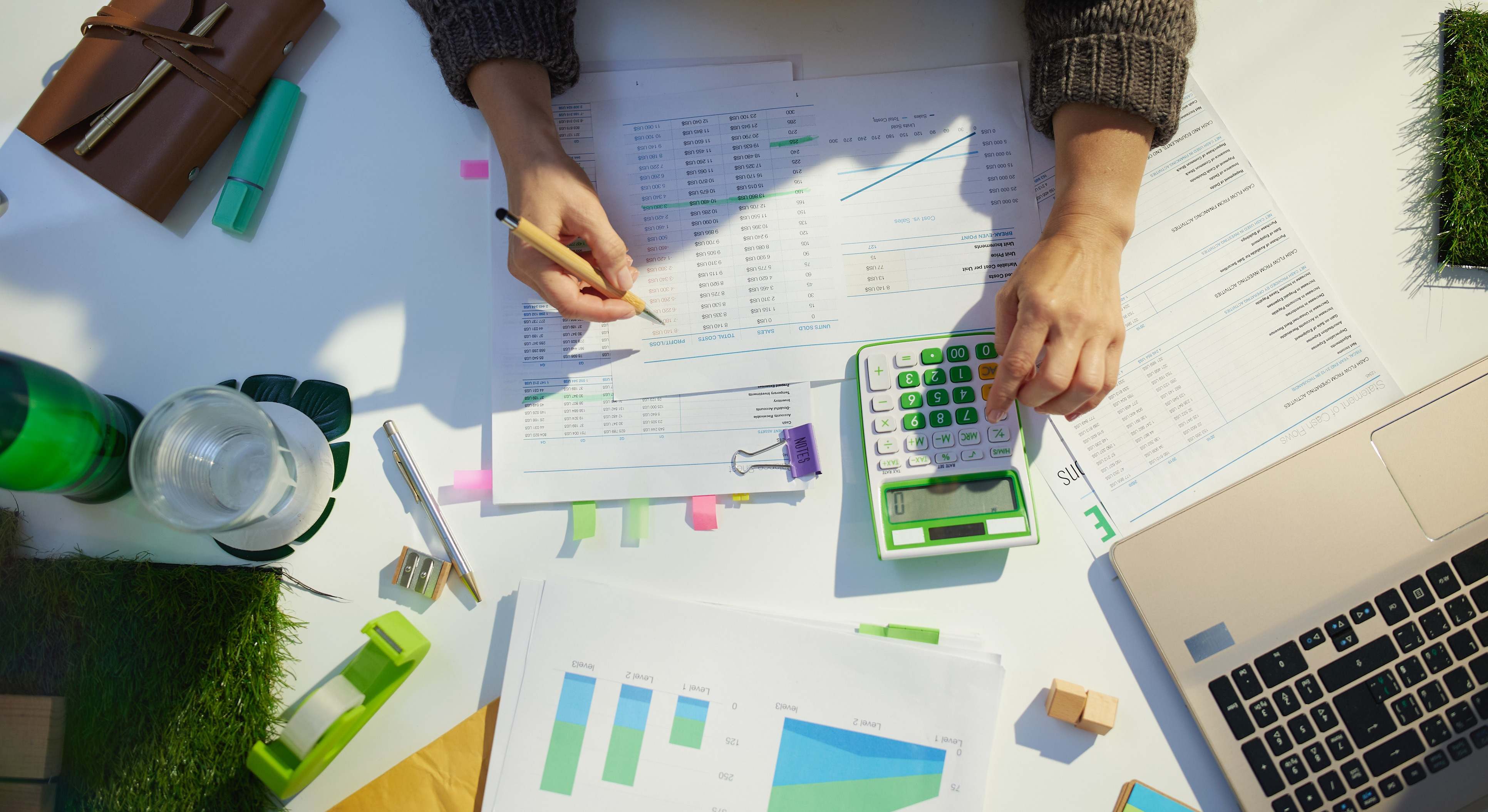 Un trabajador autónomo haciendo la facturación. / Foto: iStock