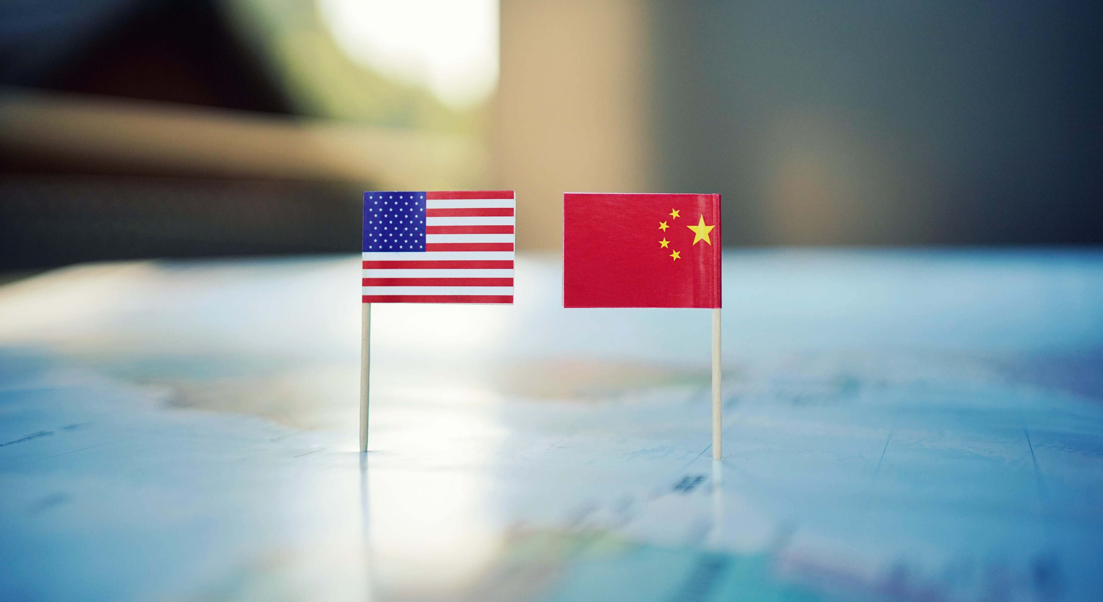 Banderas de EEUU y China