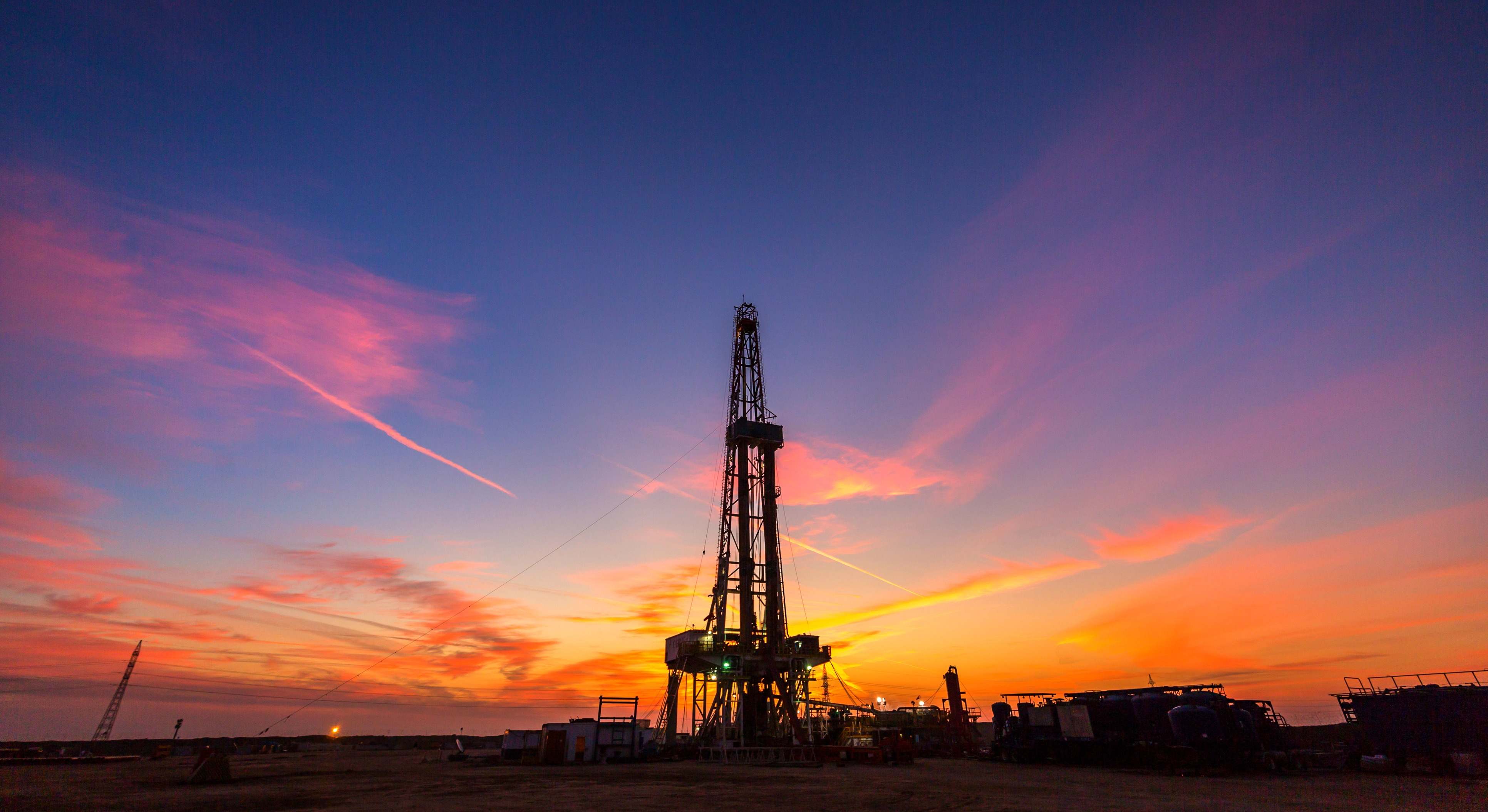 Torre petróleo crudo gas