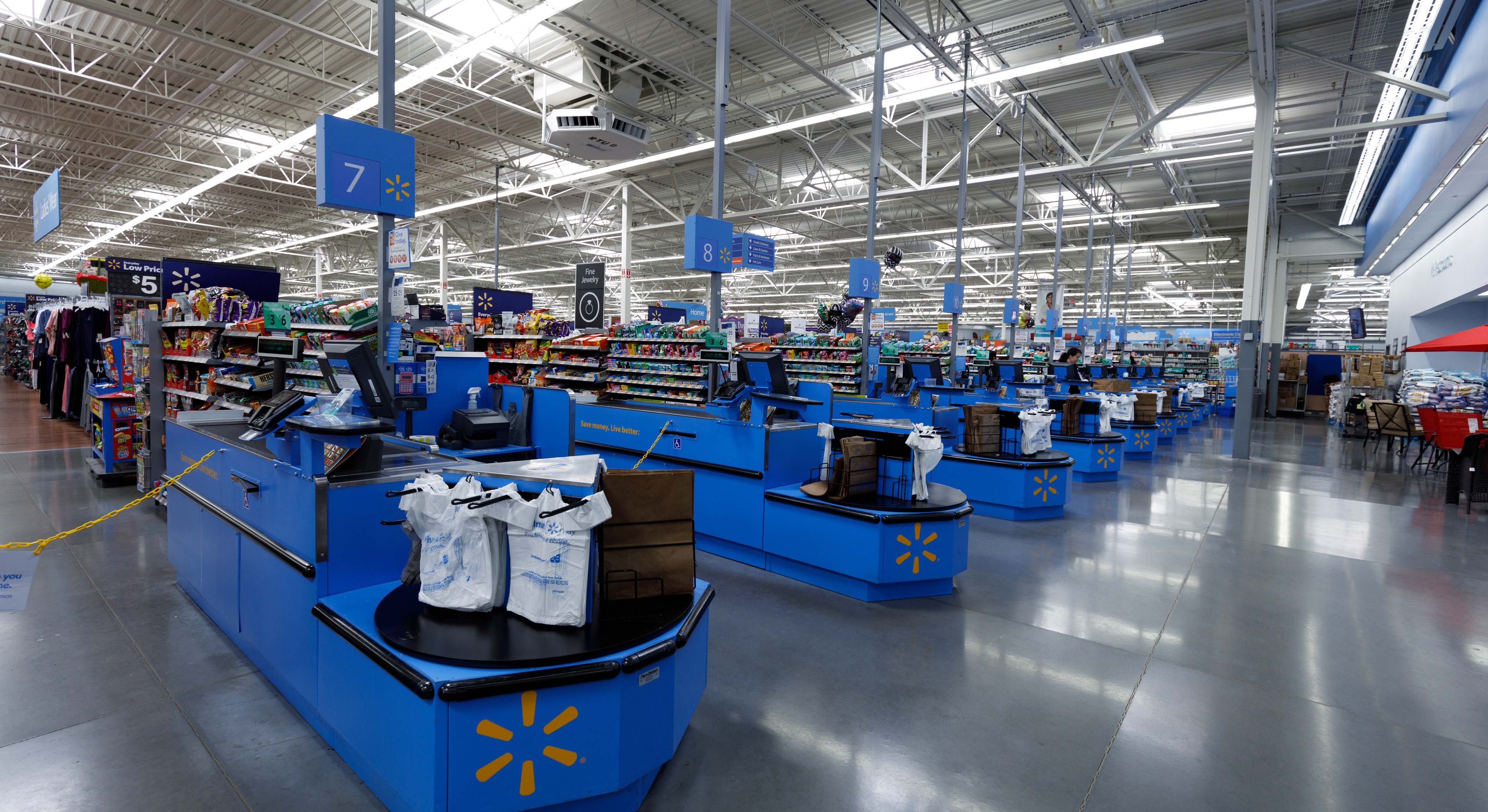 Interior de una de tienda Walmart en Portland, Oregon, Estados Unidos. / Foto: iStock
