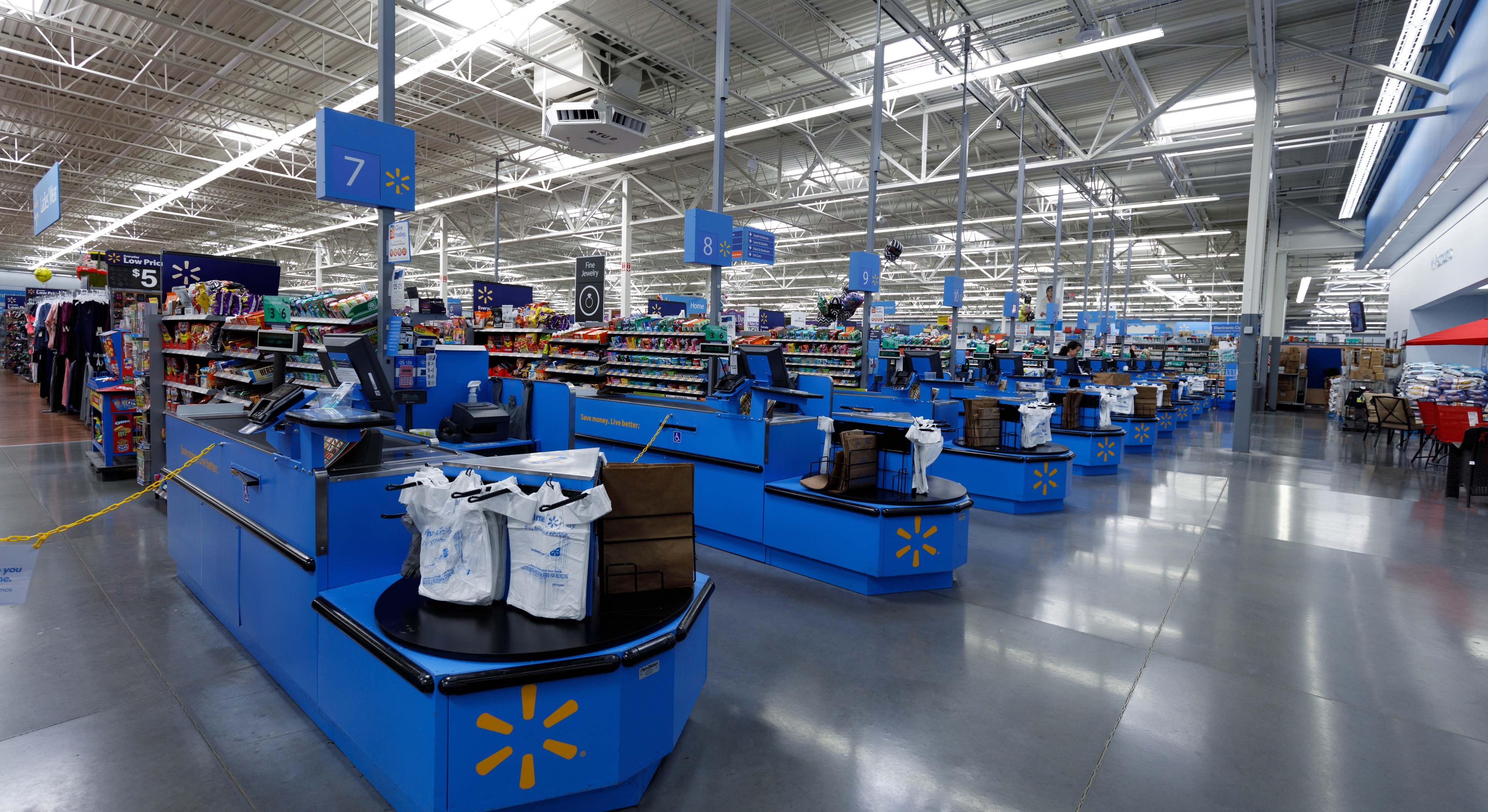 Interior de una tienda de Walmart, en EEUU. / Foto: iStock