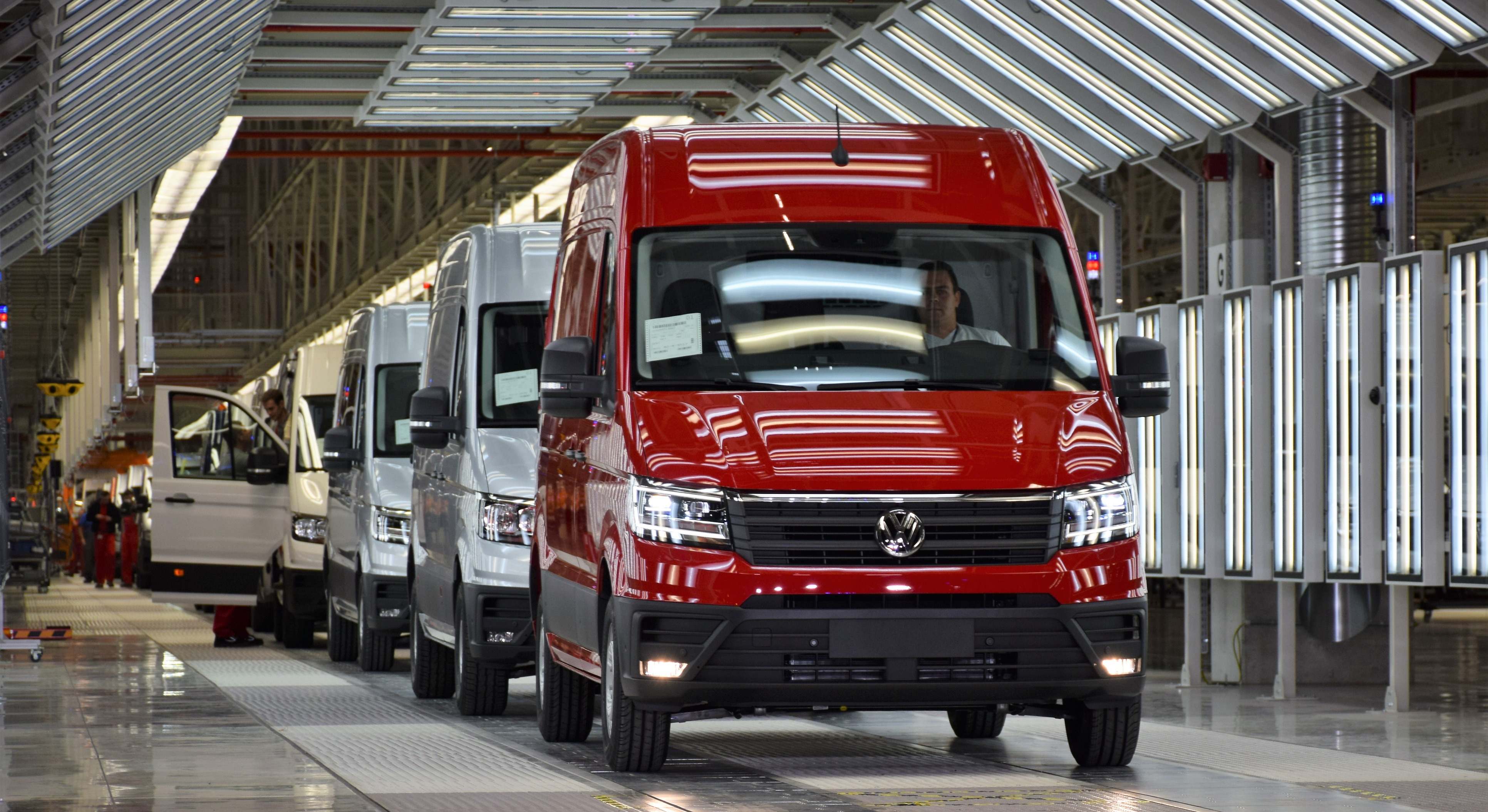 Furgonetas en una fábrica de Volkswagen
