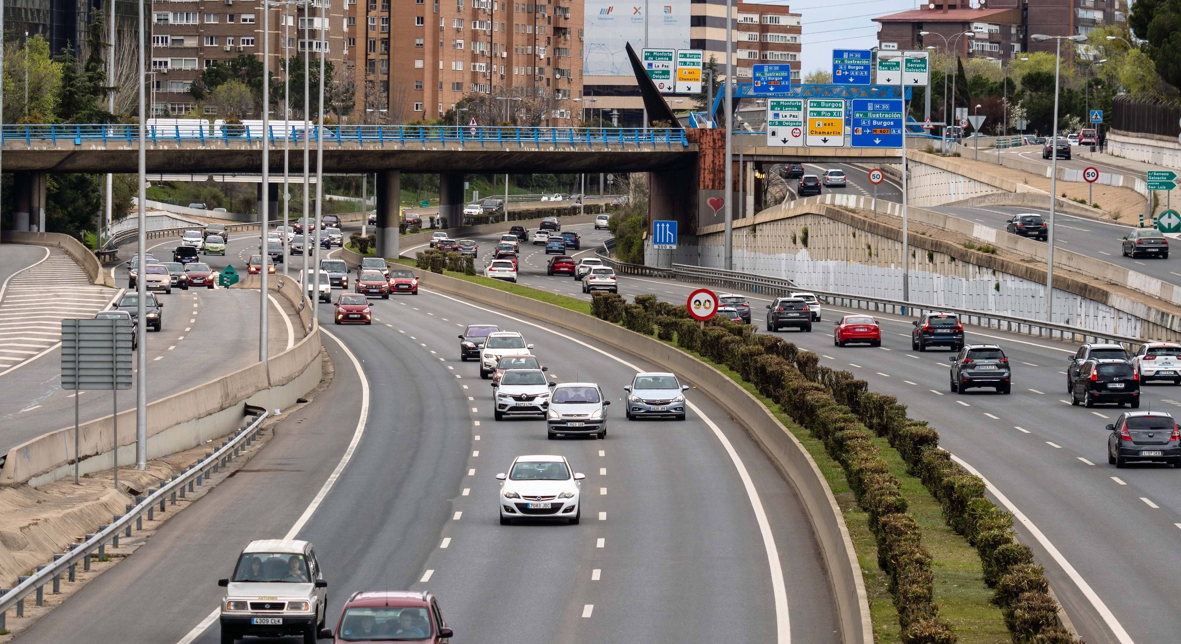 Tráfico pesado en la autopista M-30 de Madrid