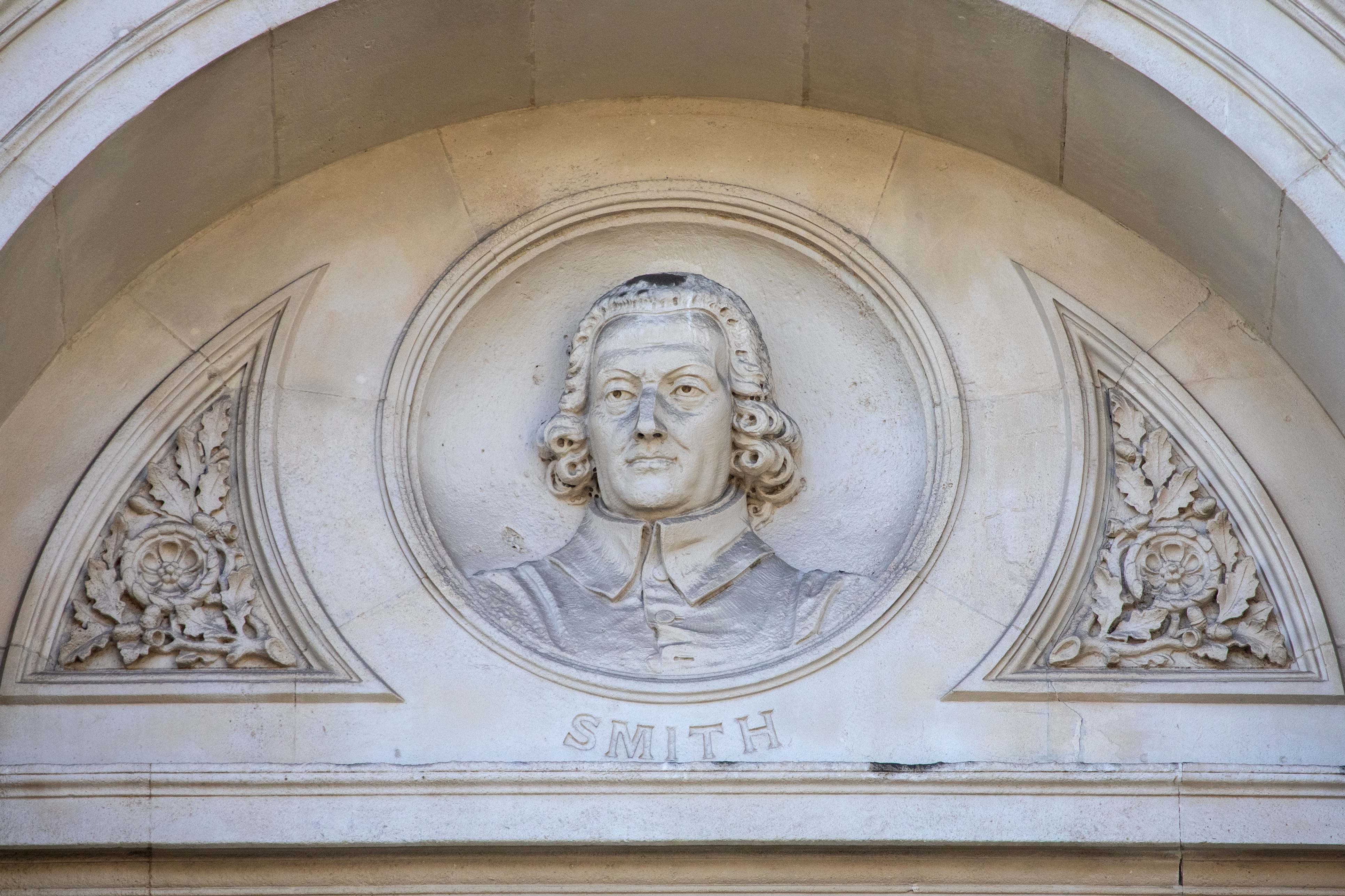Adam Smith en el Ministerio de Asuntos Exteriores y de la Commonwealth en Londres.