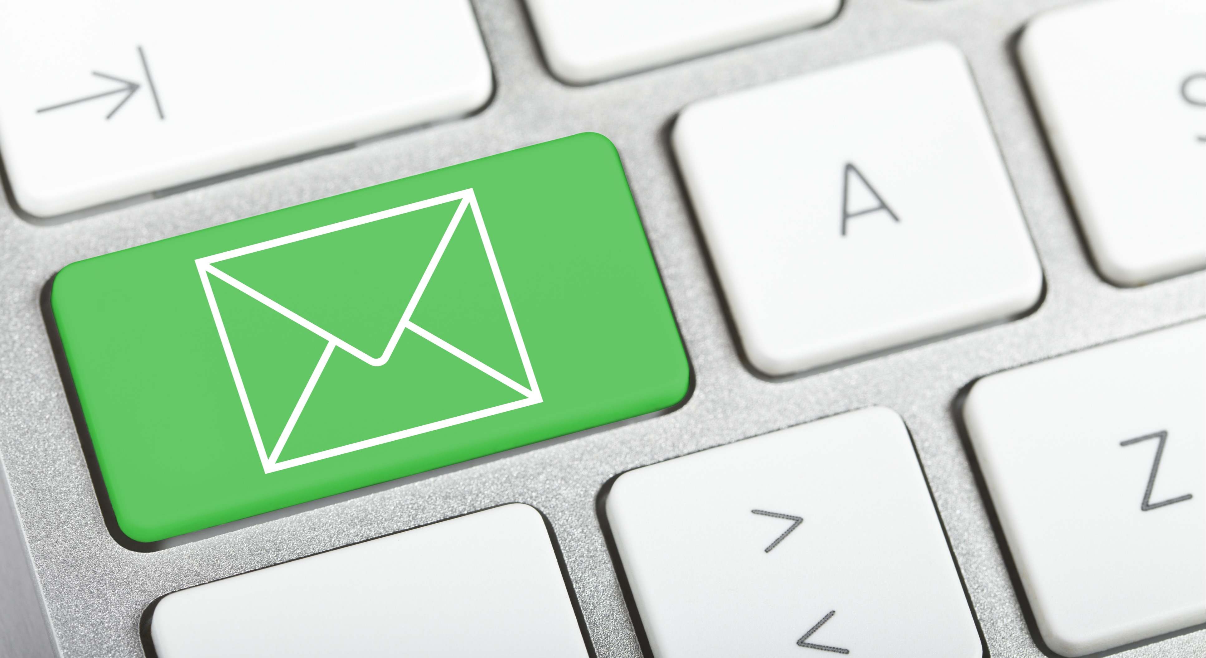 Símbolo del correo electrónico en un teclado