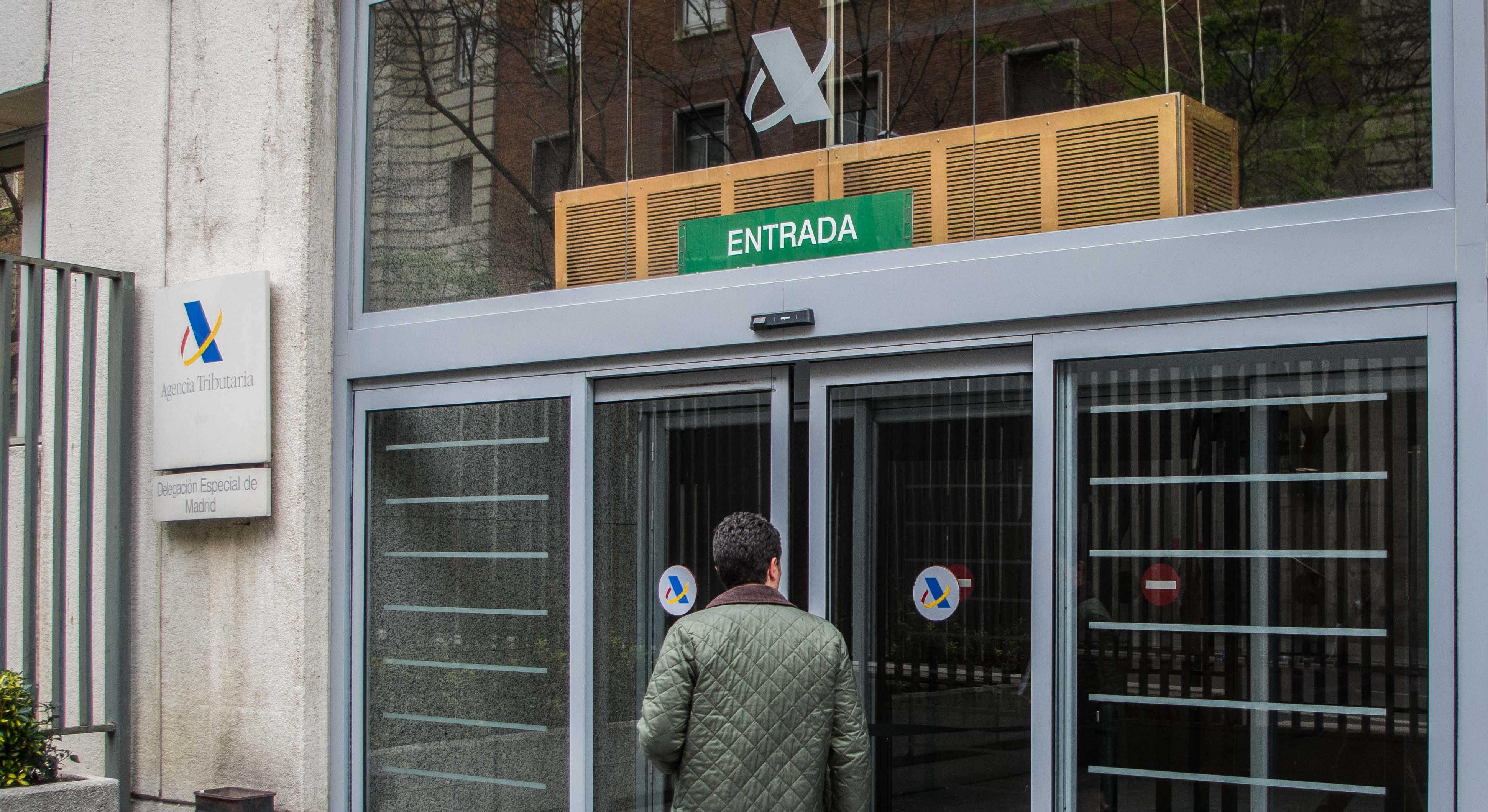Entrada a una delegación de la Agencia Tributaria