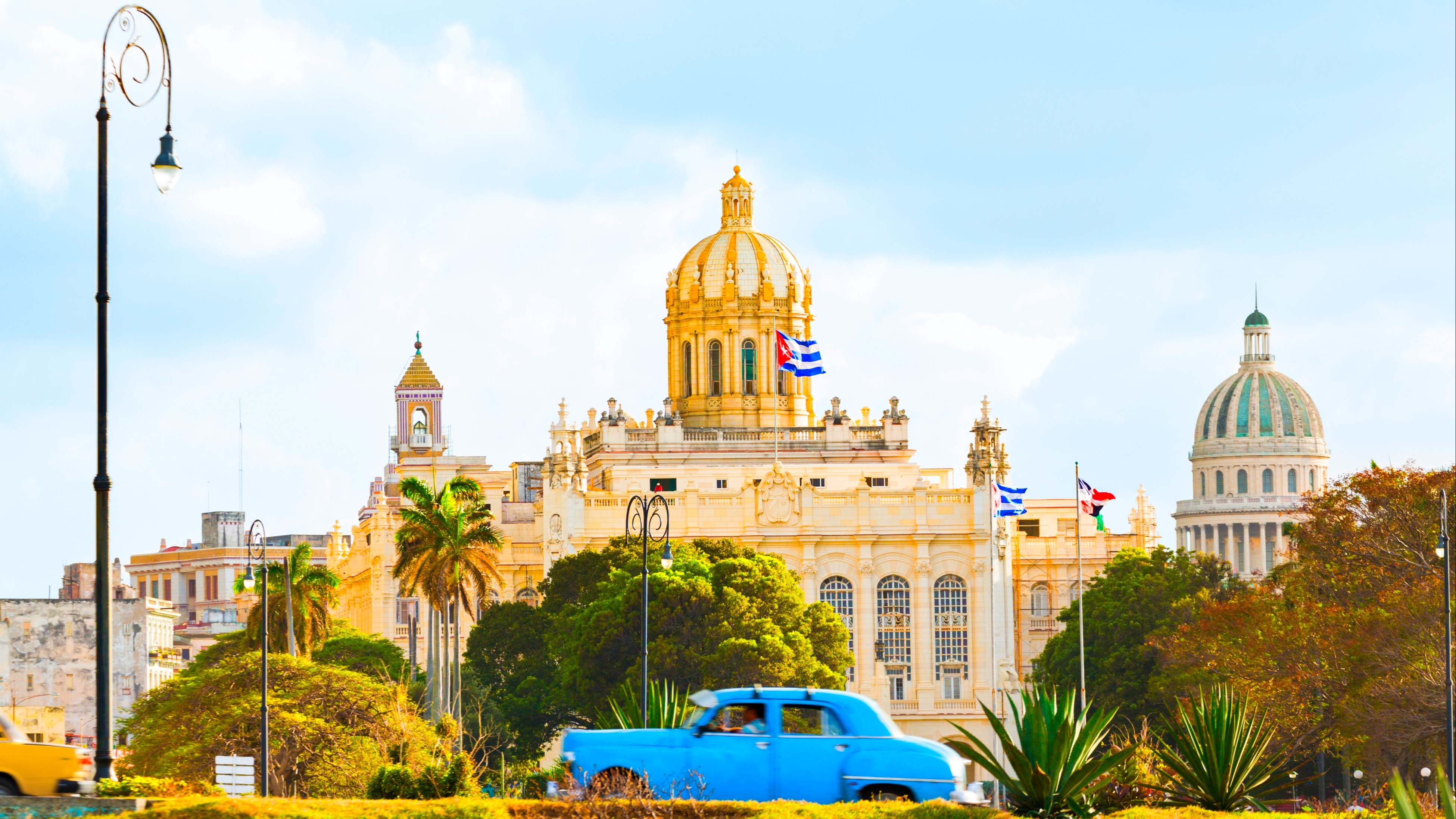 Cuba economía capitolio coche