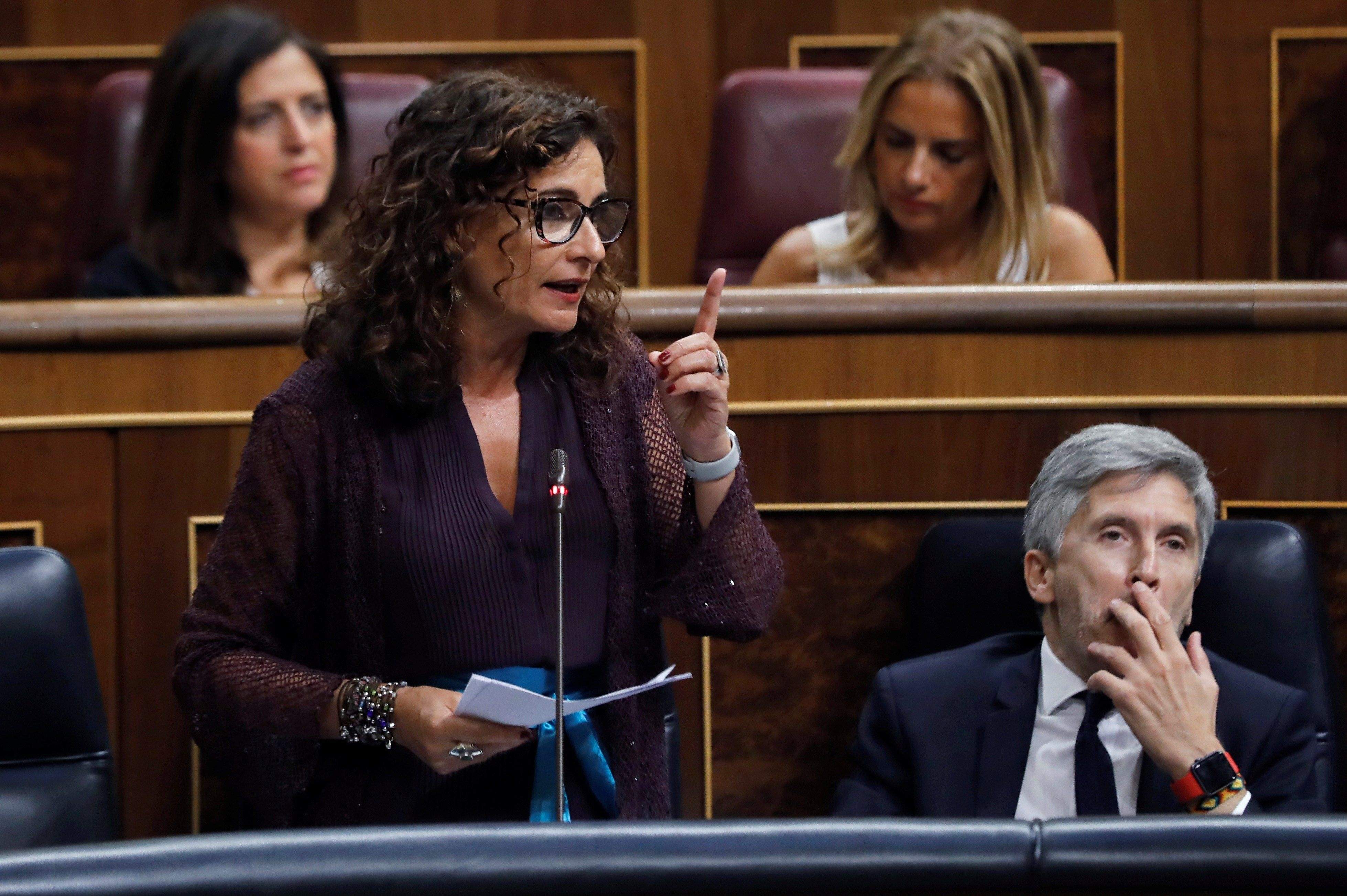 maria-jesus-montero-dedo-marlaska.jpg