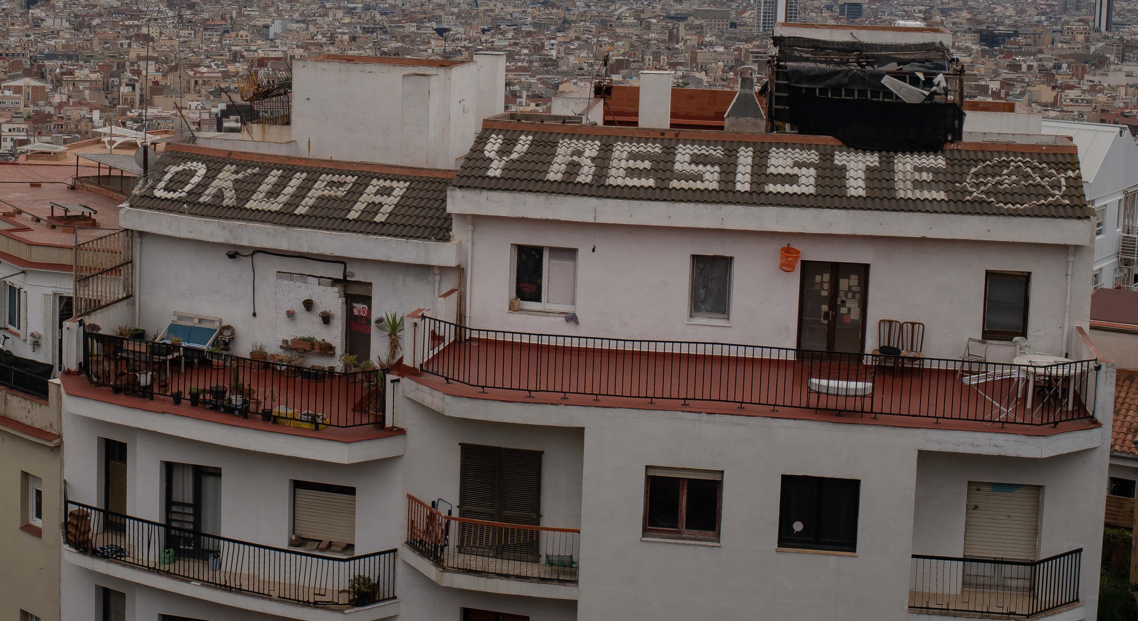 Imagen de un edificio 'okupado' en Barcelona