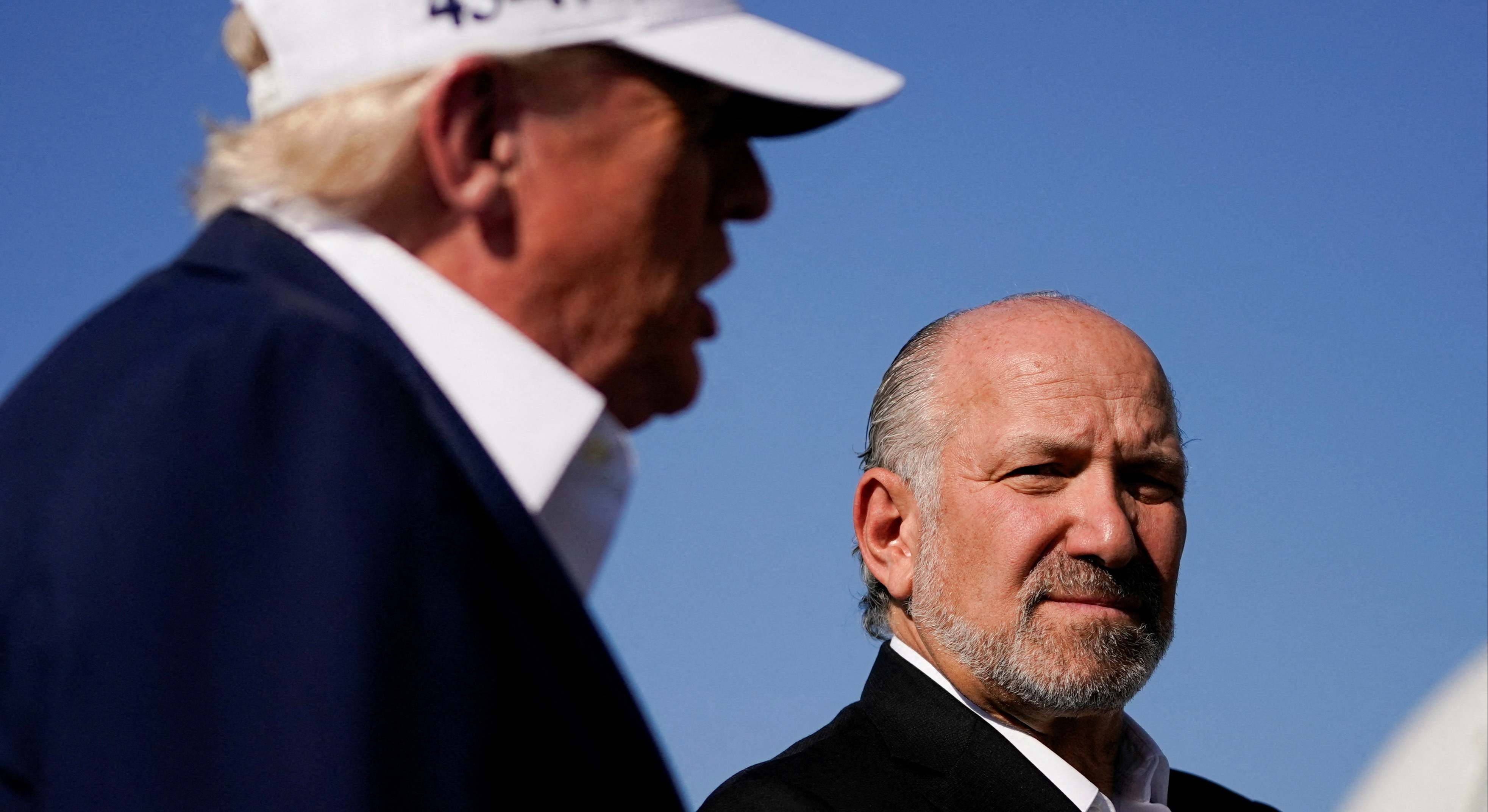 Howard Lutnick, secretario de Comercio de EEUU, junto a Donald Trump. Foto: Reuters