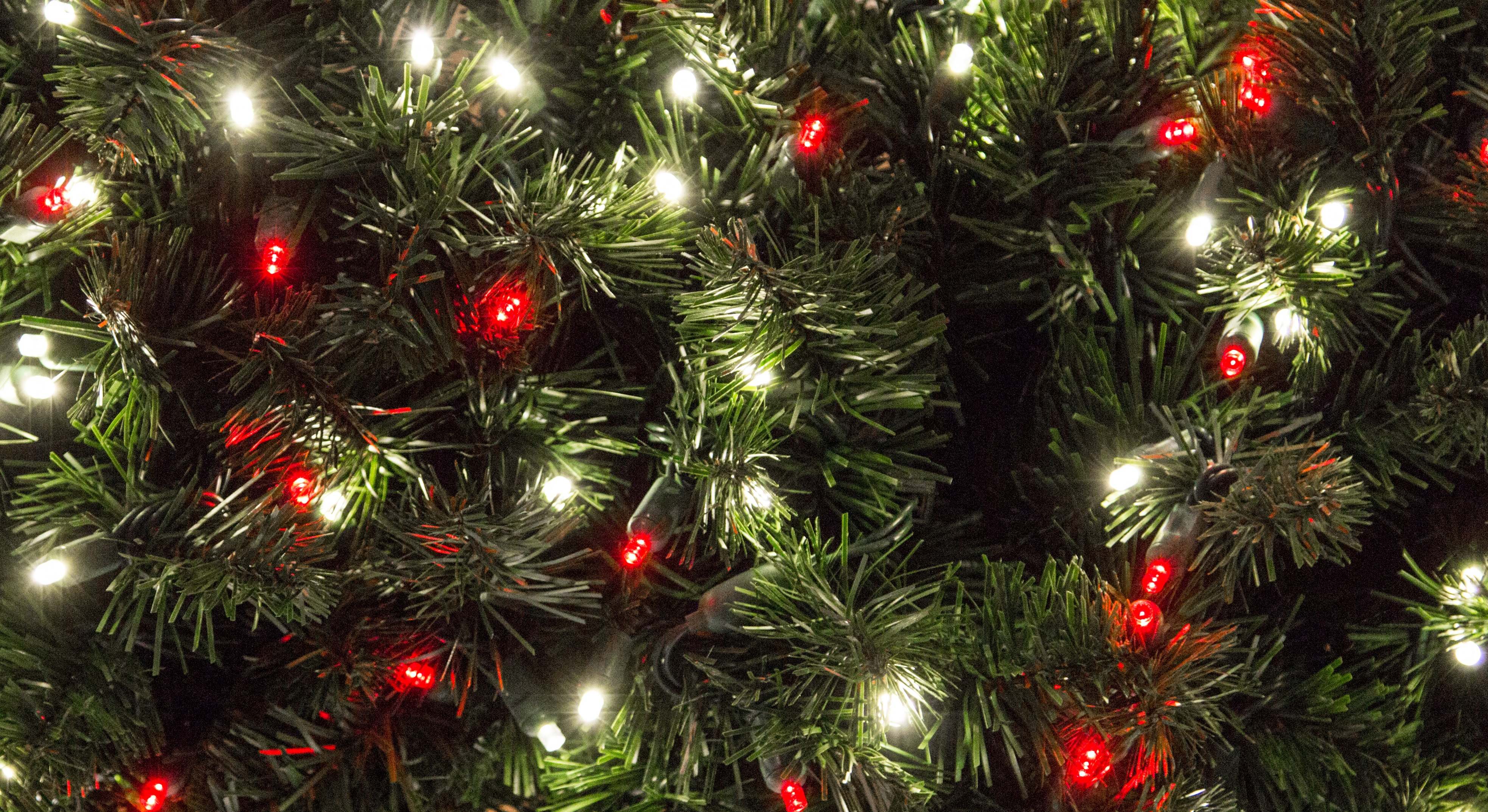 Luces en el árbol de Navidad. / Foto: iStock