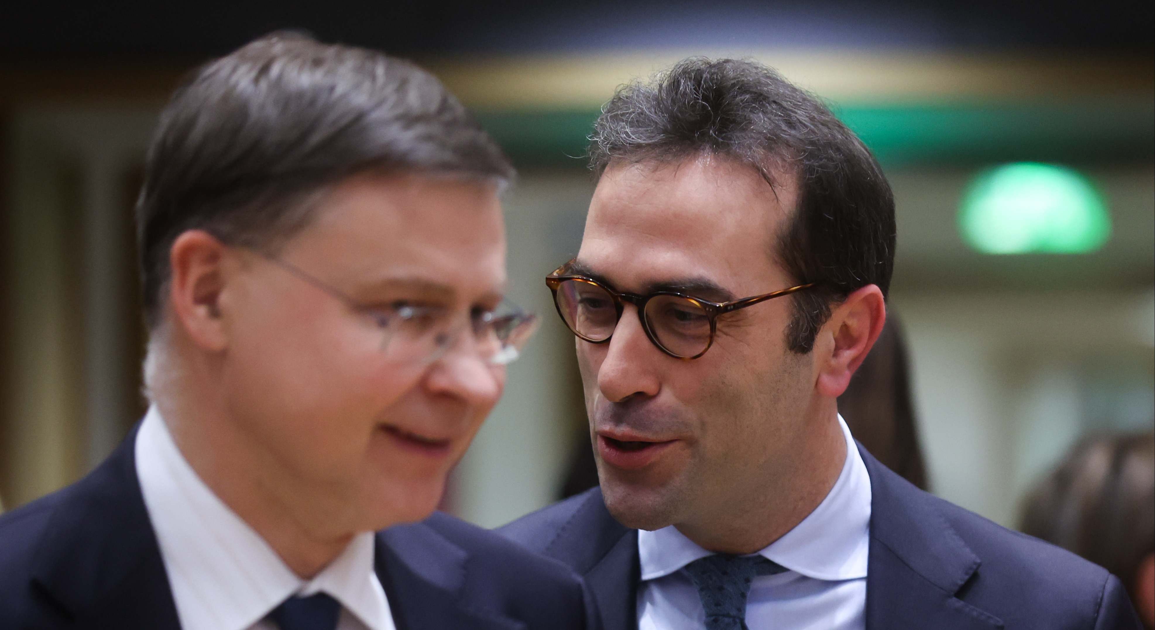 El comisario de Economía, Valdis Dombrovskis y el ministro de Economía, Carlos Cuerpo