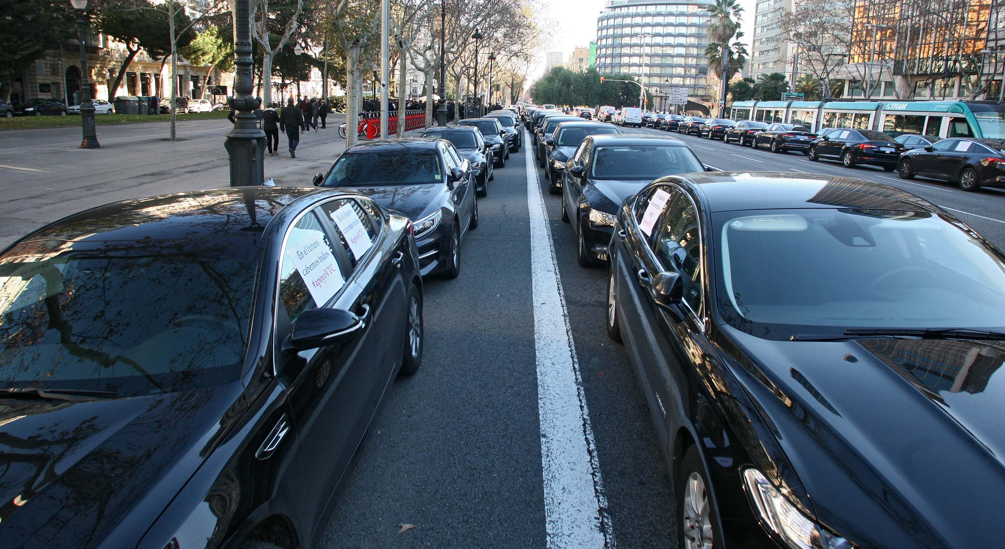 Vista de varios vehículos VTC