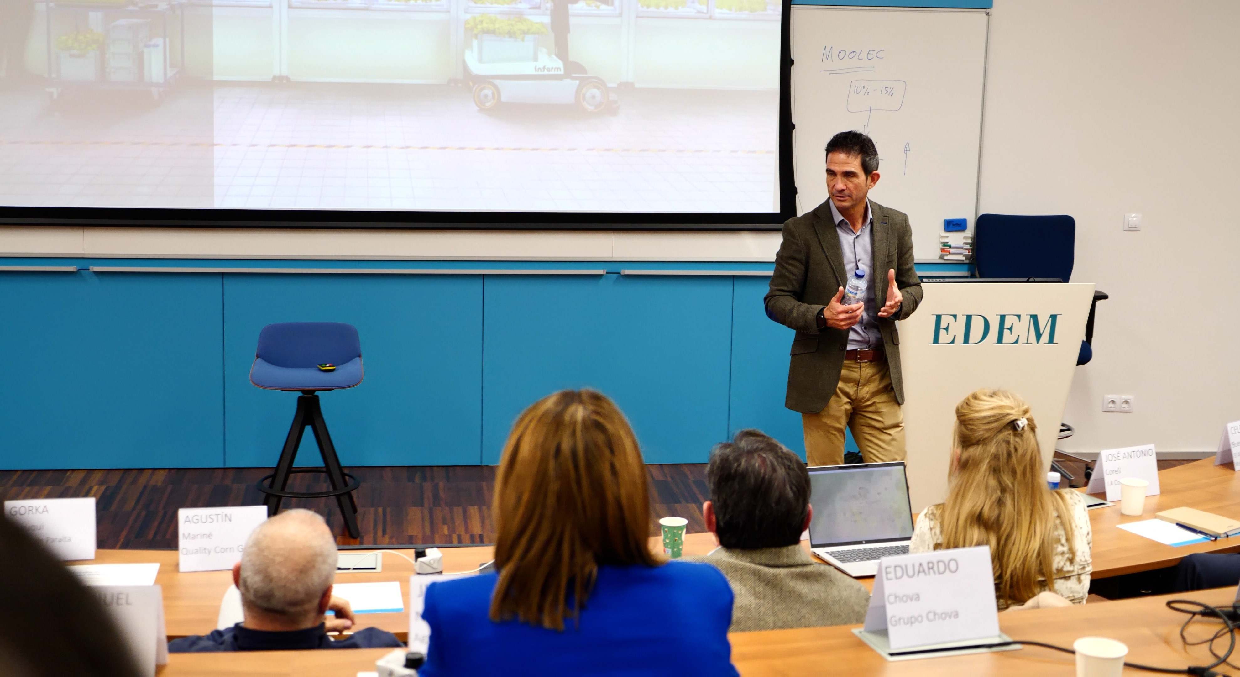Raúl Martín, en un aula de EDEM