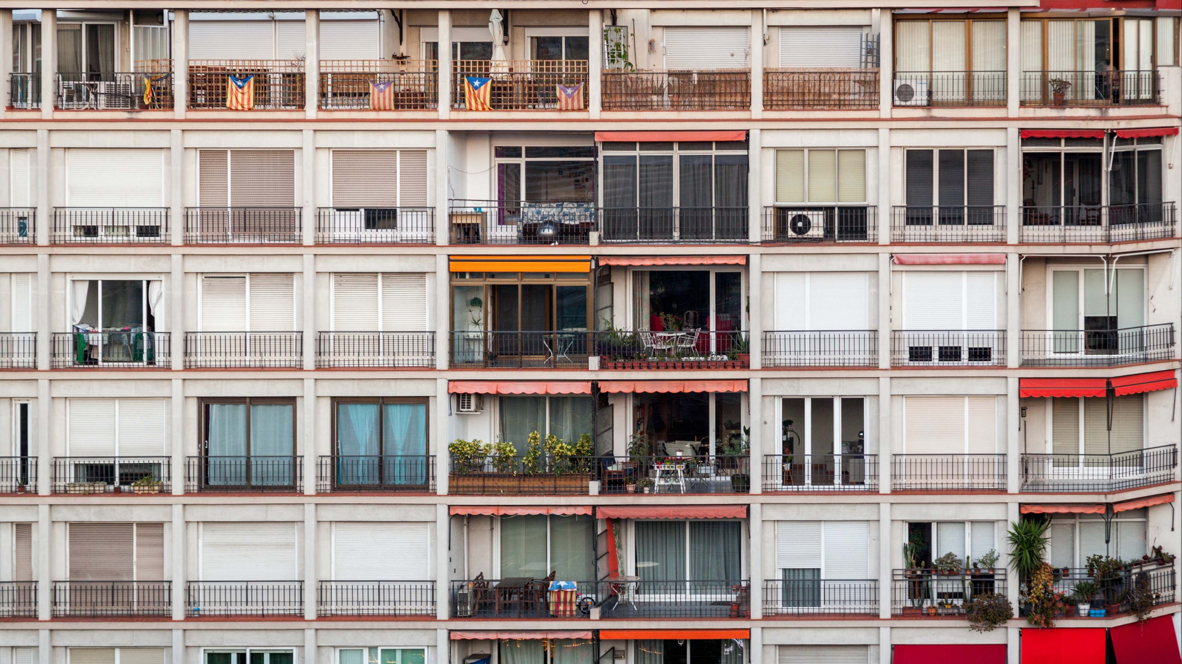 Vista de varios balcones de un edificio