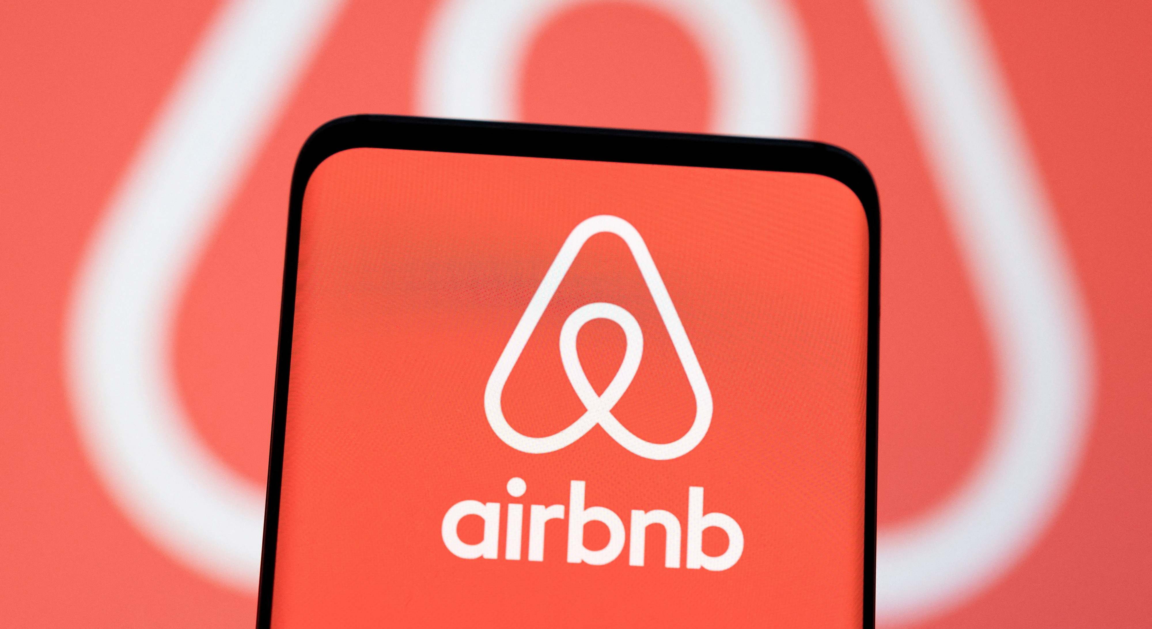 Logo de Airbnb. / Reuters