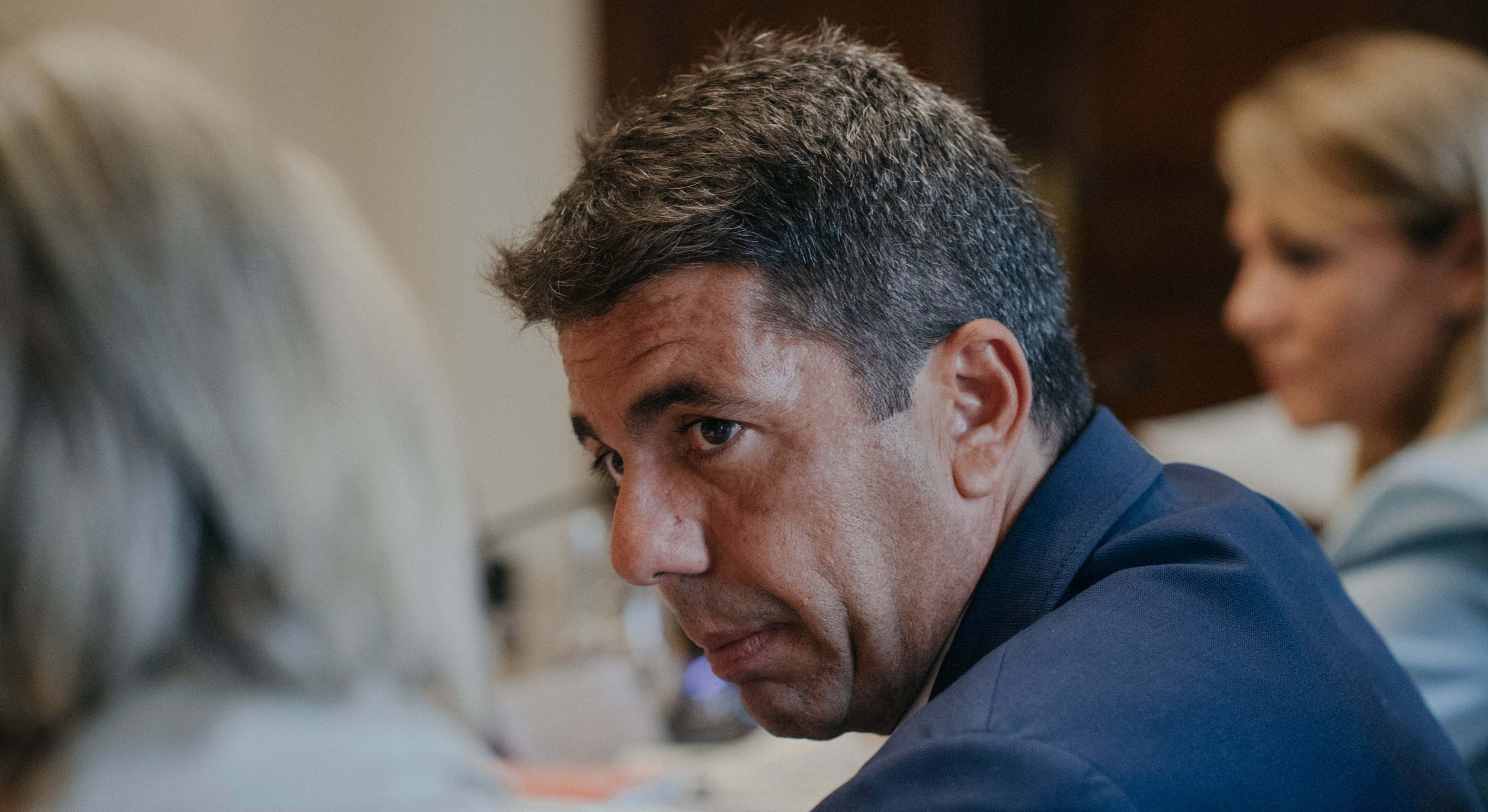 El president de la Generalitat, Carlos Mazón, durante el peno del Consell, en el Ayuntamiento de Castellón.