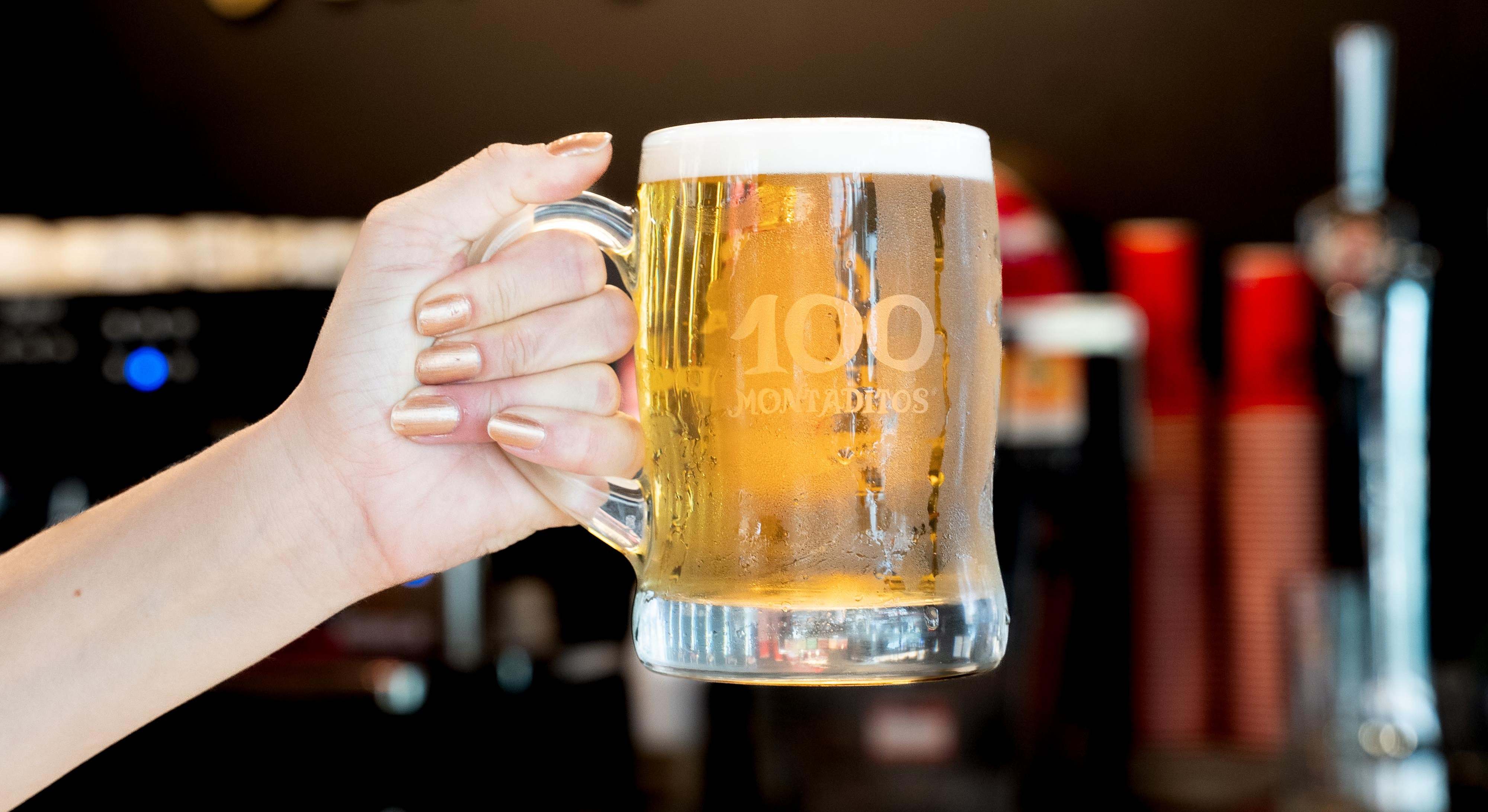 Una jarra de cerveza del 100 Montaditos