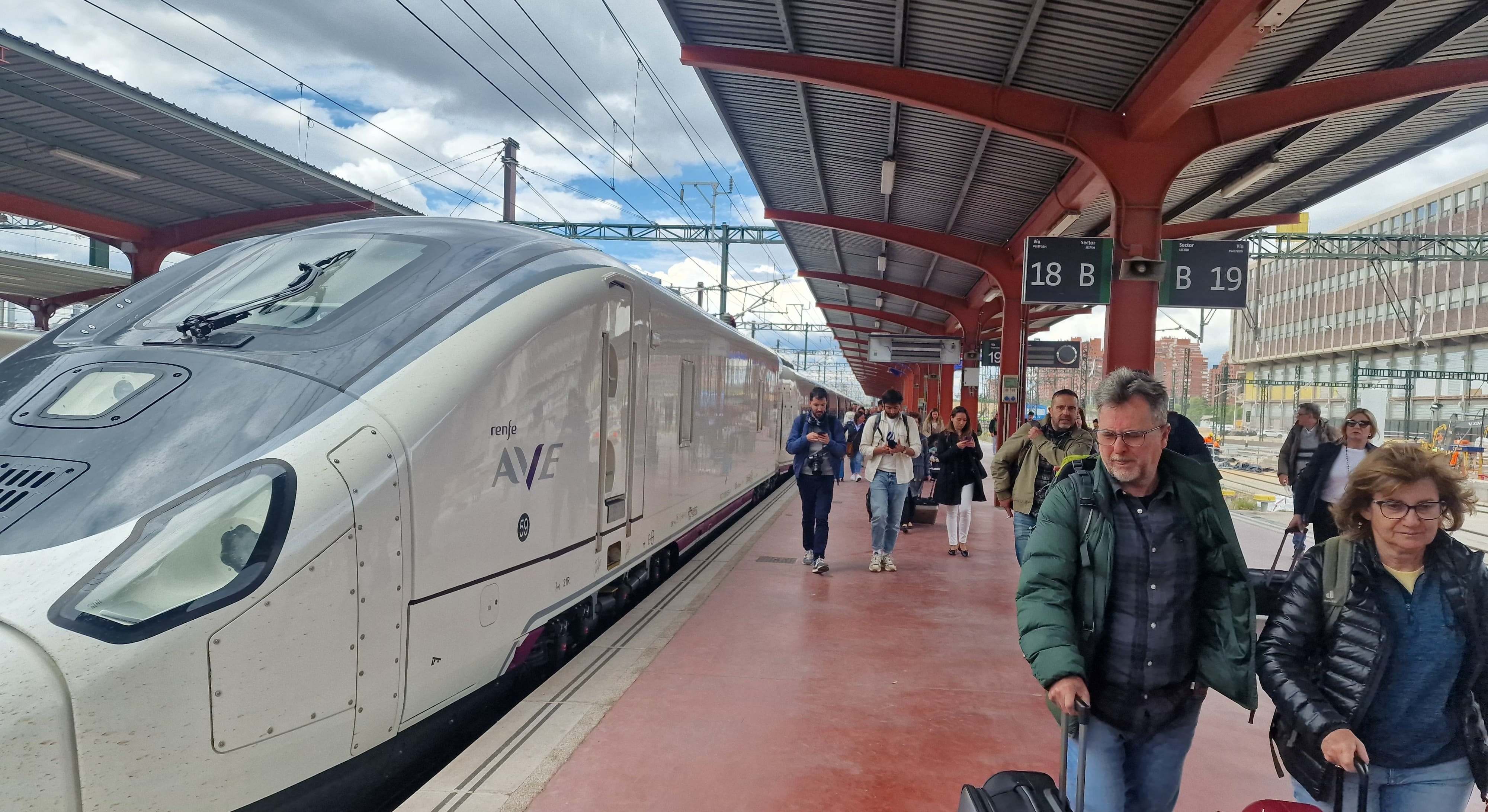 Tren Avril.