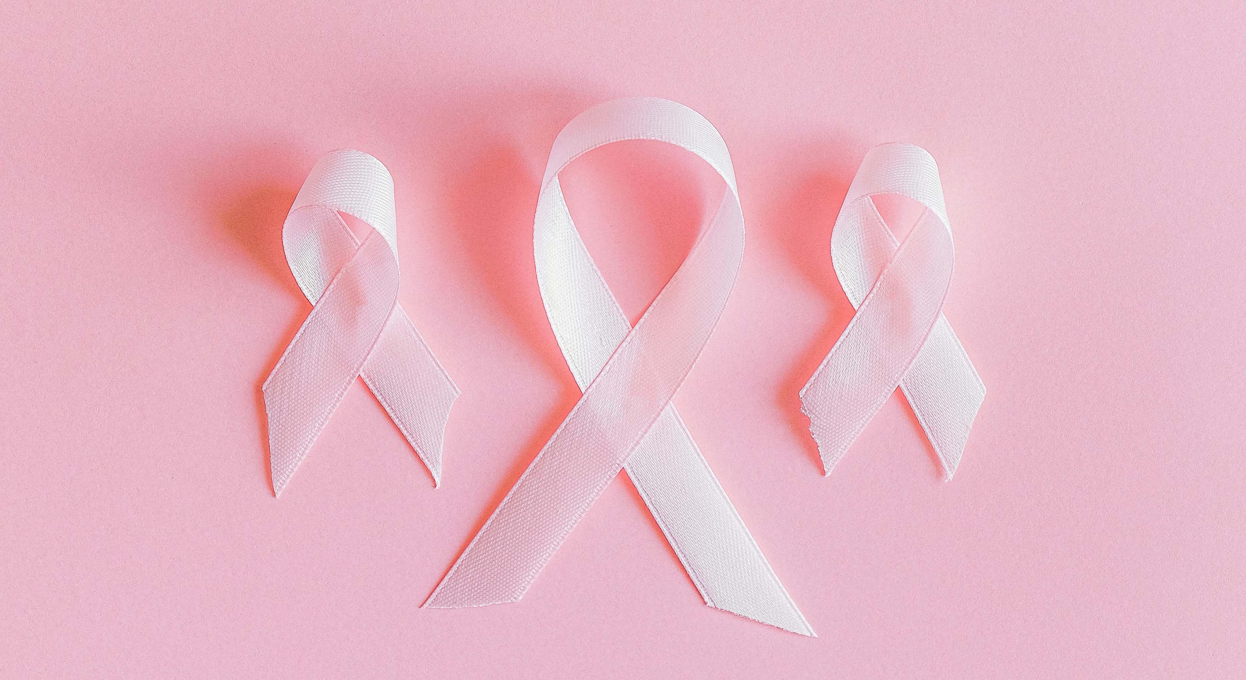 El cáncer de mama es una enfermedad en la cual las células de la mama se multiplican sin control