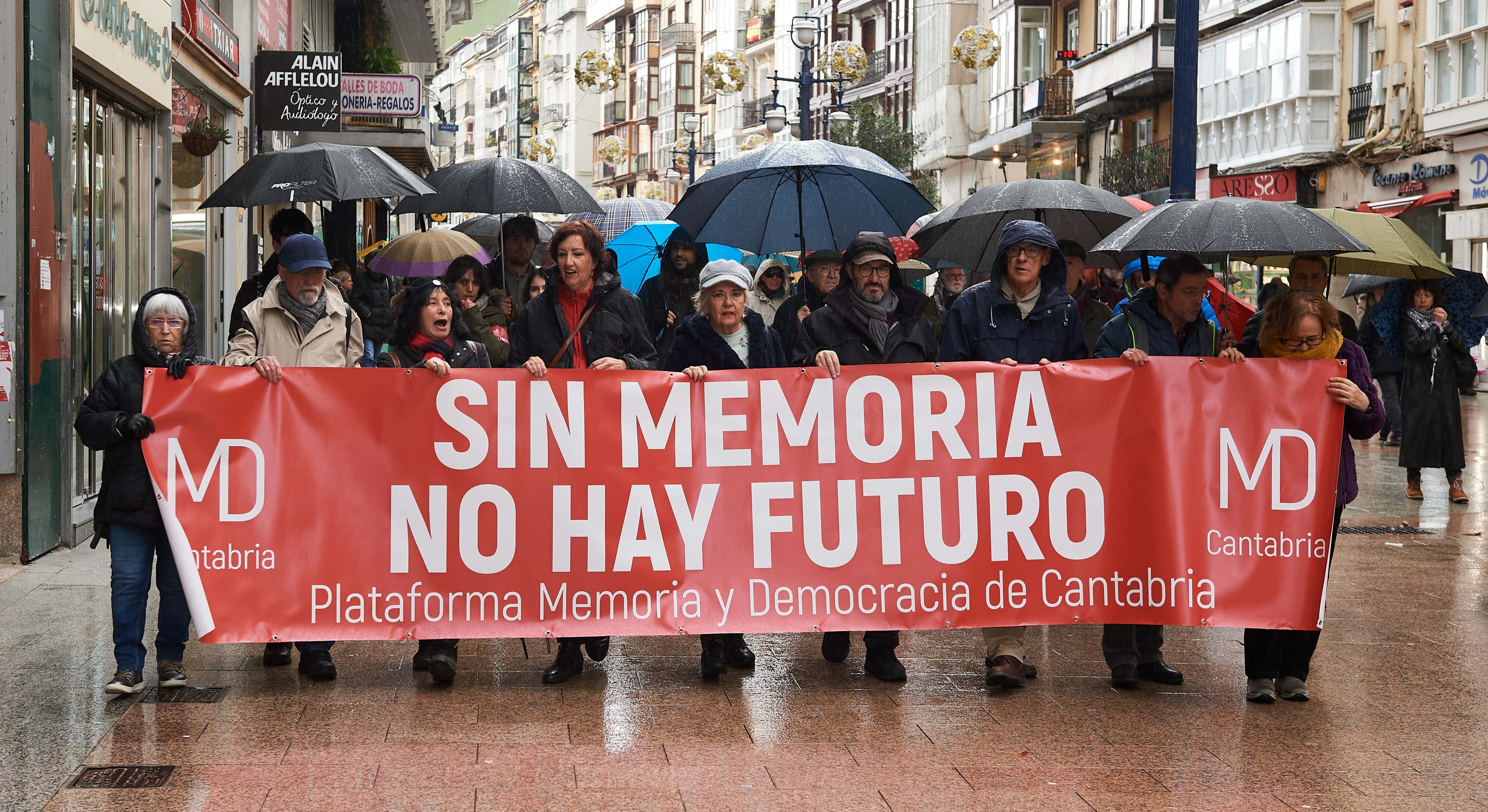 Manifestación contra la derogación de la Ley de Memoria en Cantabria.