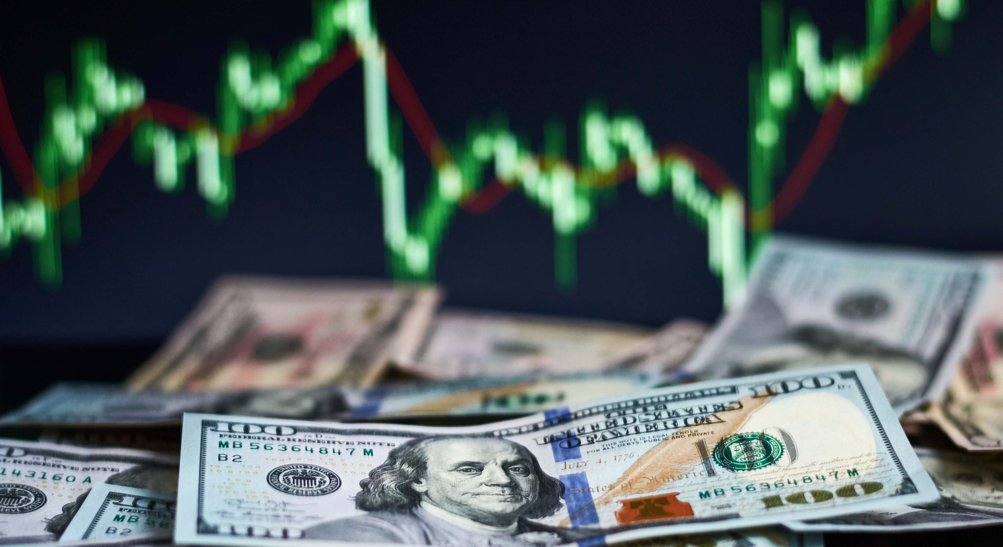 ¿Compensa cubrir divisa en las inversiones en EEUU?